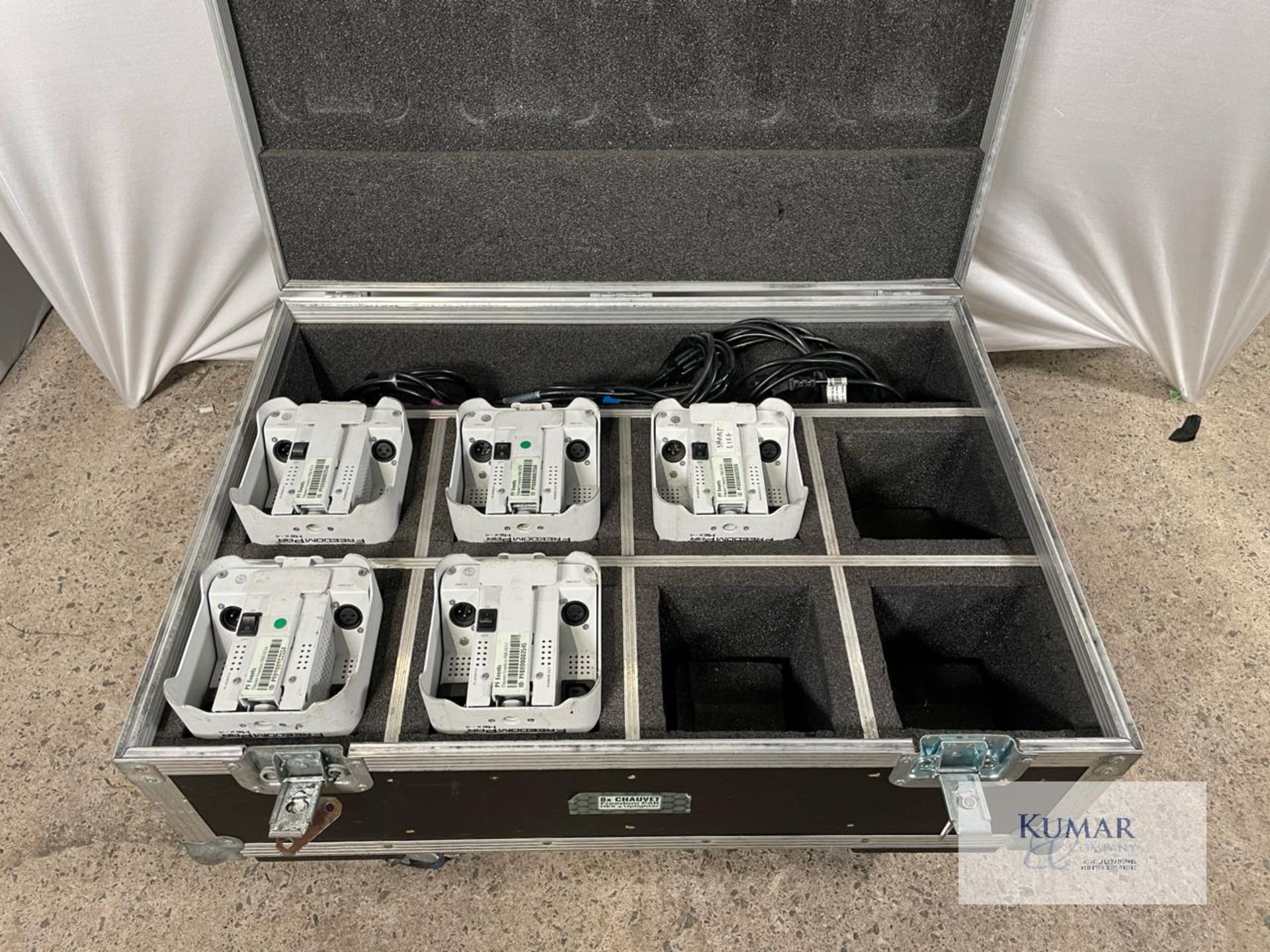 5x Chauvet Freedom PAR HEX4 Wireless Uplighter (White) in Flight Case 3x units have short battery