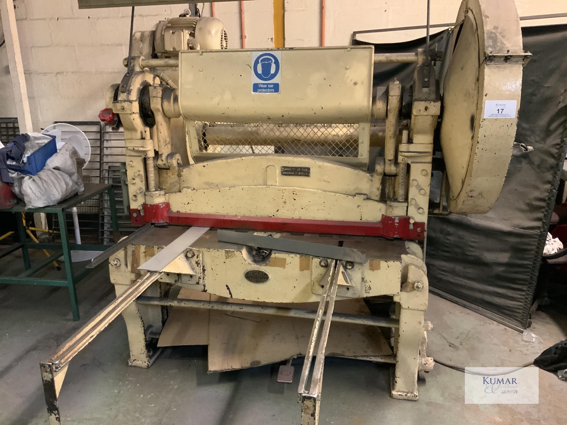 Regent Mechanical Shear. Capacity 40" x 1/8" (Please note Buyer is responsible for machine