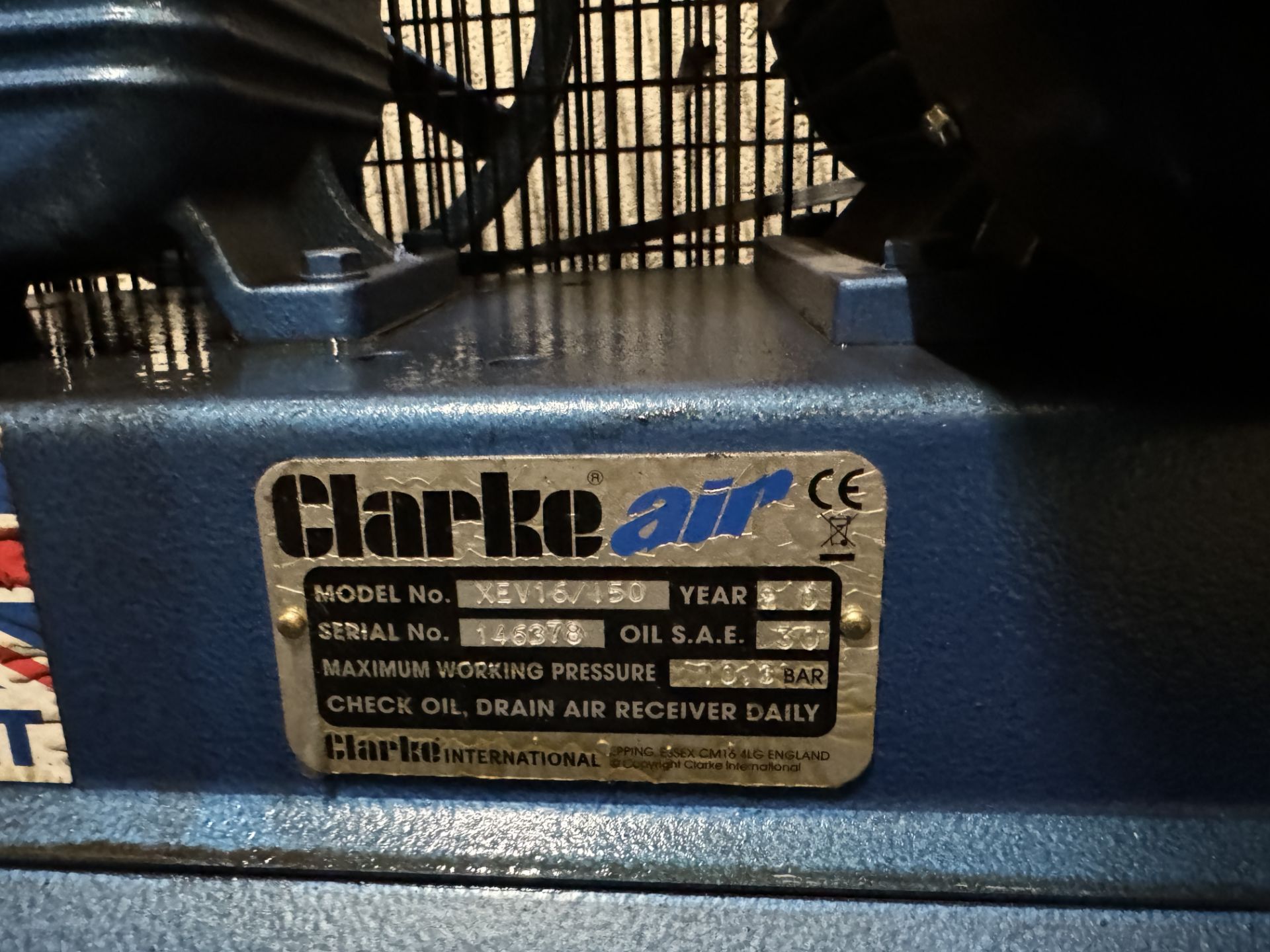 Rhodes RH 80-80 Tonne Hydraulic Press with Clarke XEV16/150 Receiver Mounted Air Compressor. (Please - Bild 17 aus 17