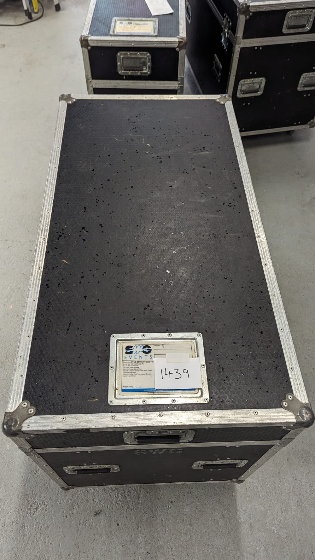 Pair of 50" LCD TV's in Flightcase with K base Stands. - Image 2 of 2