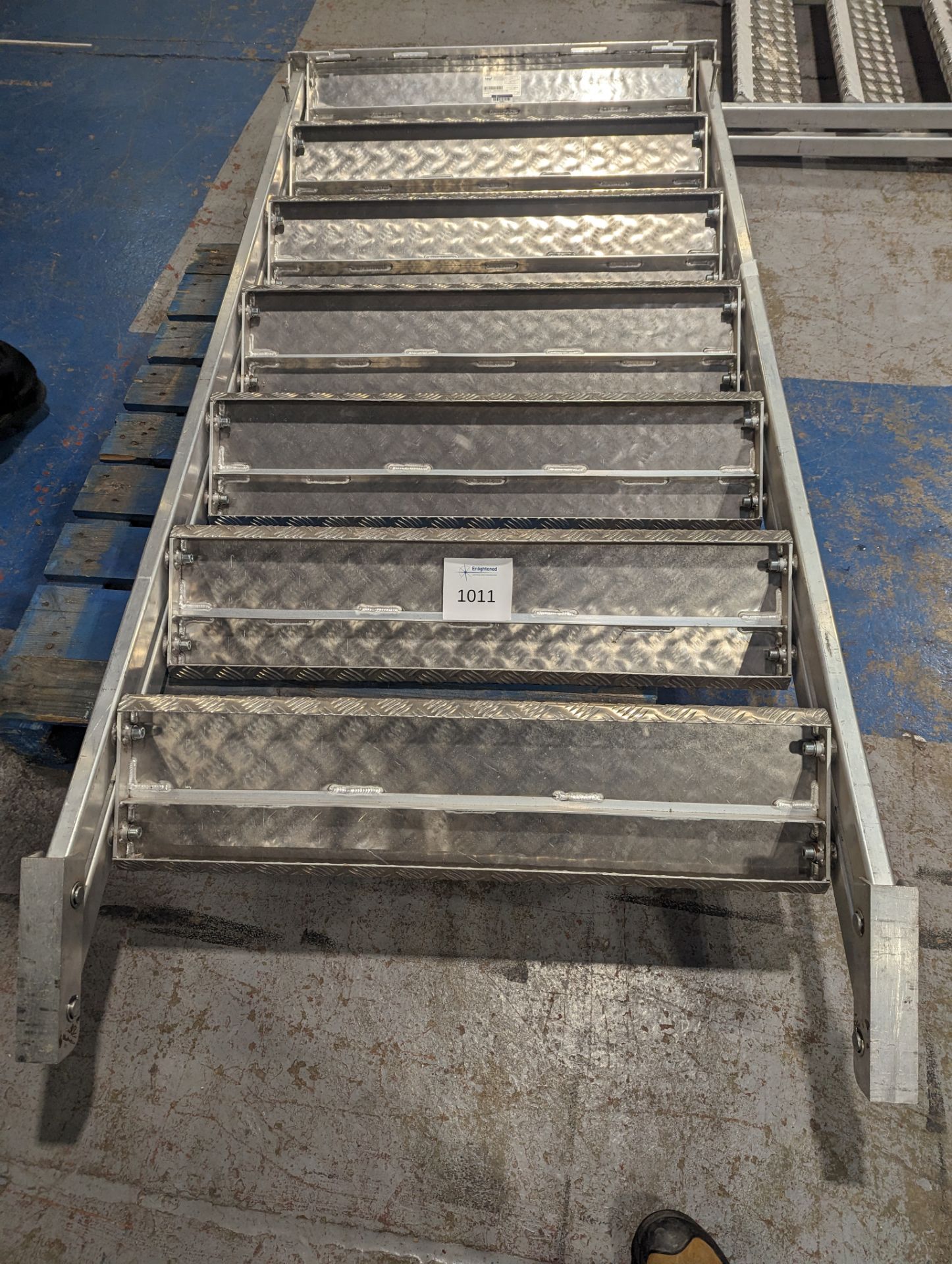 Milos 1m-1.5m treads (inc handrail) - Image 2 of 3