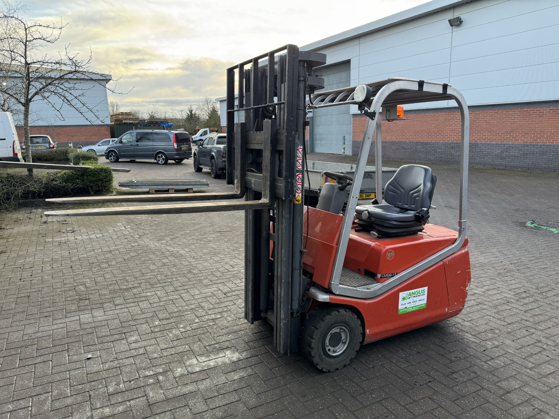 Cargo Model C 3 E 150 Tri Wheel Container Specification Electric Reach Truck - Image 9 of 28