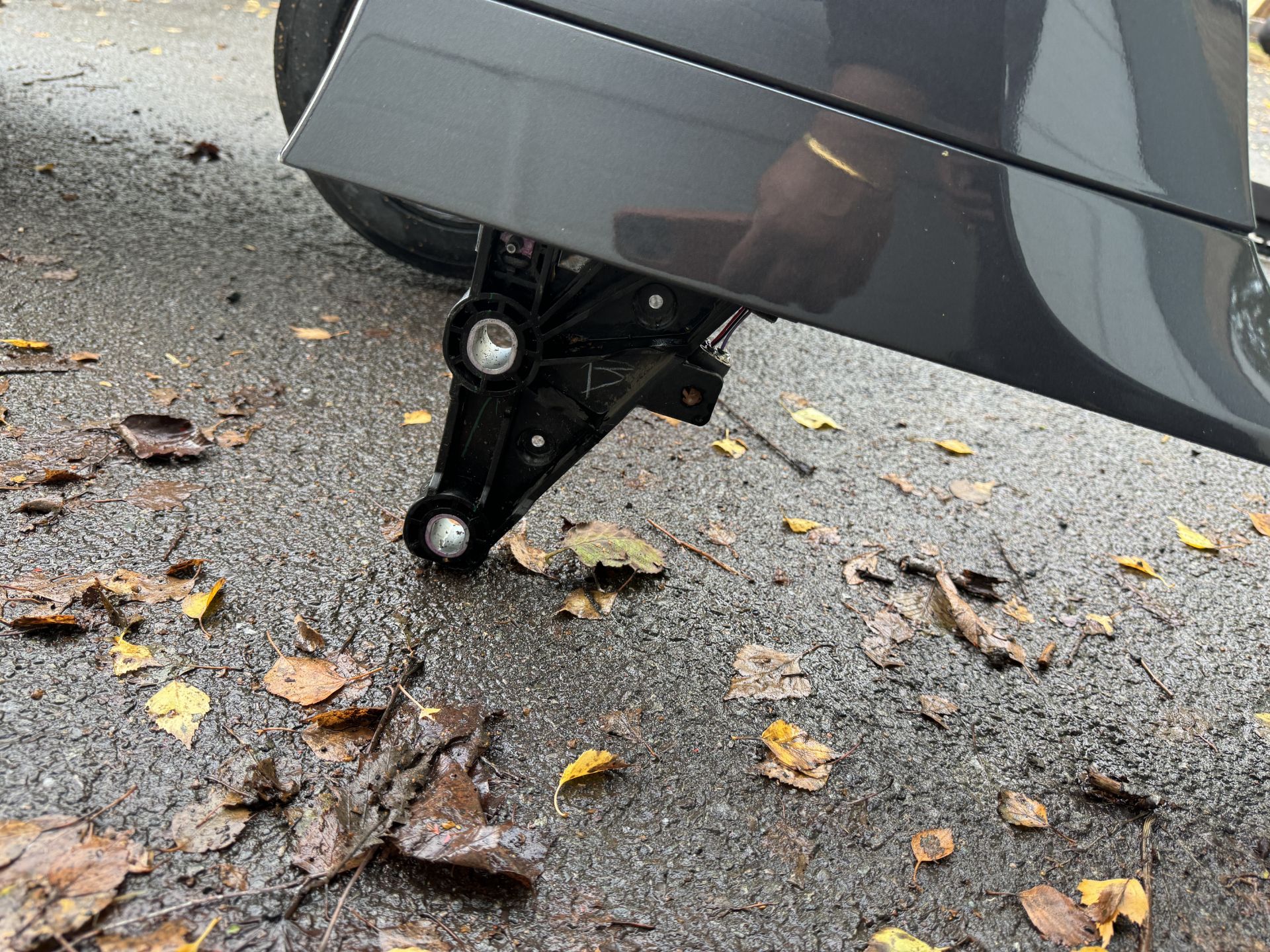 Genuine Ford Ranger Black Roller Tonneau Cover with Parts & Fixings as Shown - Further Details to be - Image 30 of 43