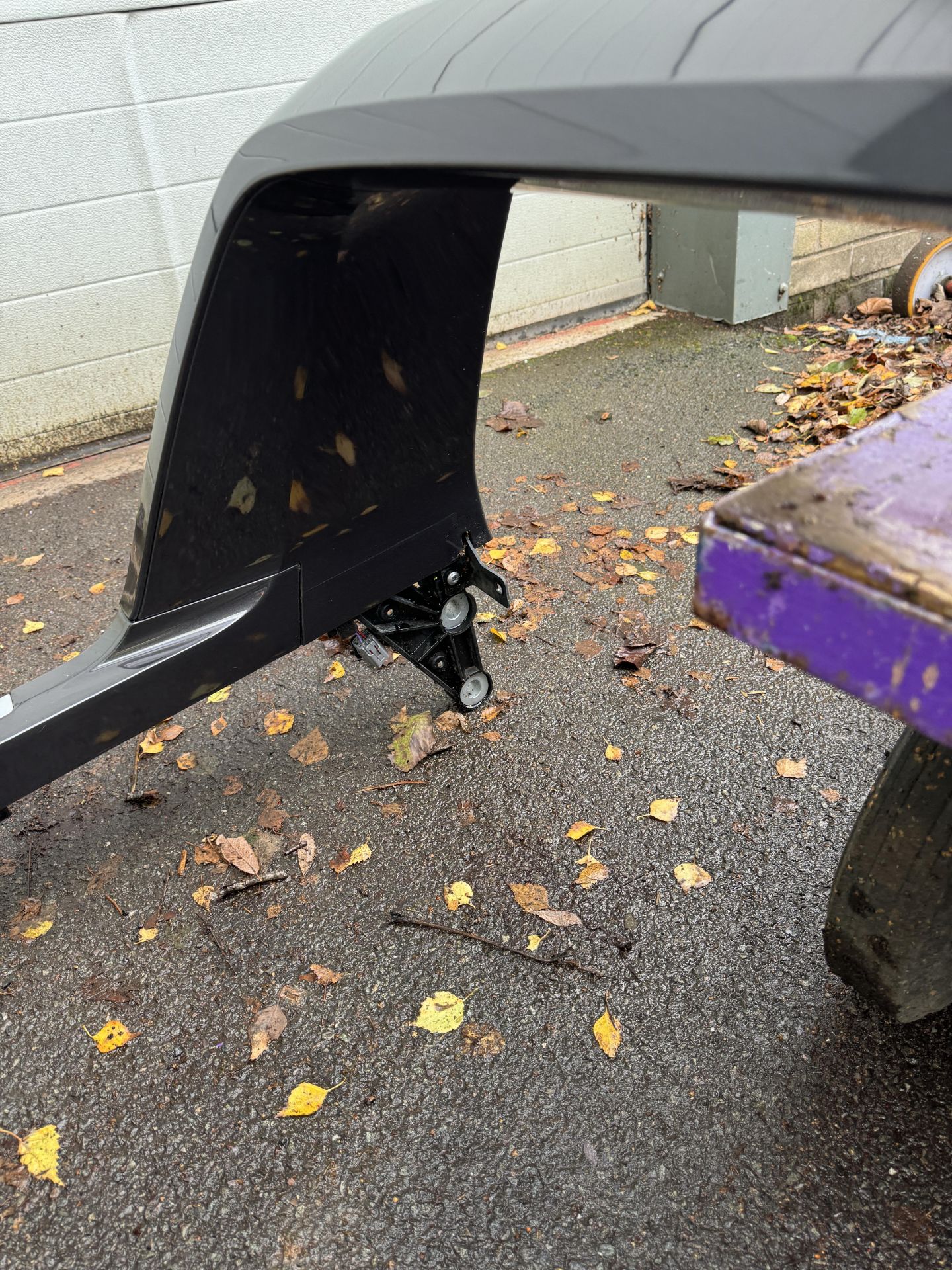 Genuine Ford Ranger Black Roller Tonneau Cover with Parts & Fixings as Shown - Further Details to be - Image 35 of 43