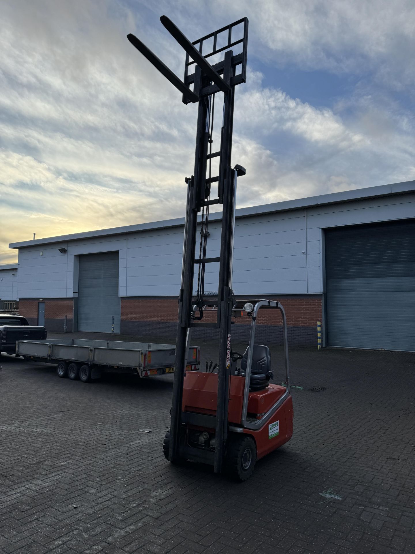 Cargo Model C 3 E 150 Tri Wheel Container Specification Electric Reach Truck - Image 12 of 28