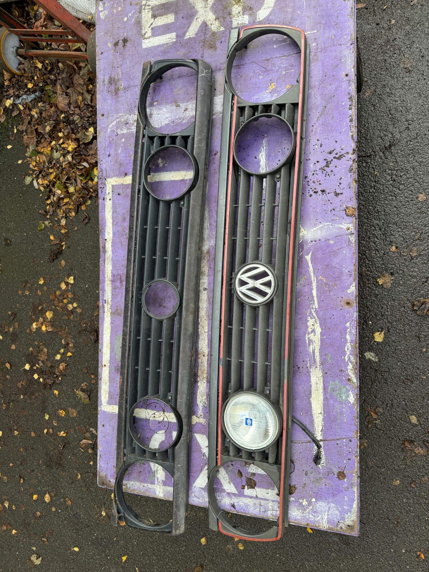 2 VW Golf Headlight Surround Grilles - Bild 2 aus 7