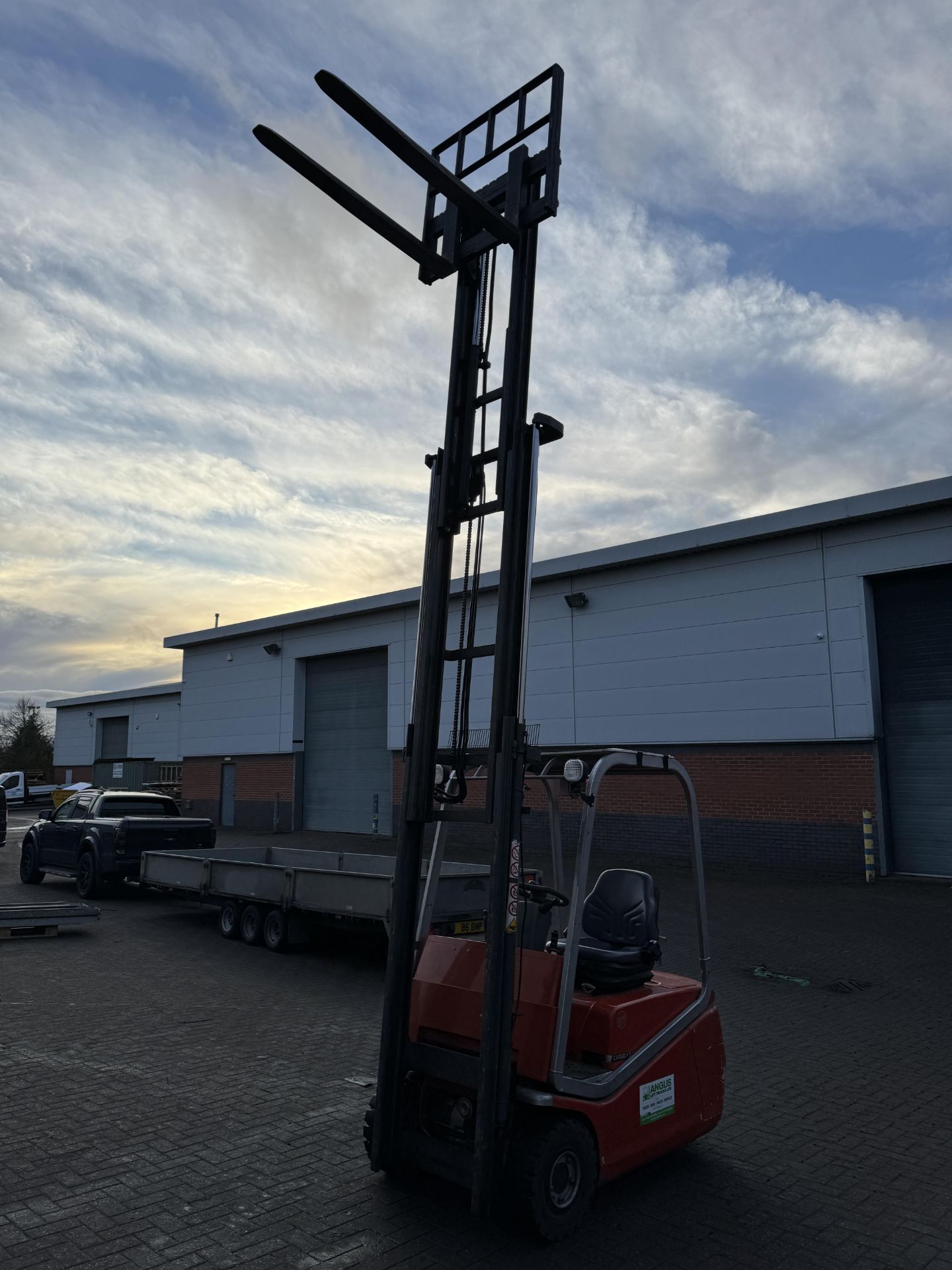 Cargo Model C 3 E 150 Tri Wheel Container Specification Electric Reach Truck - Image 11 of 28