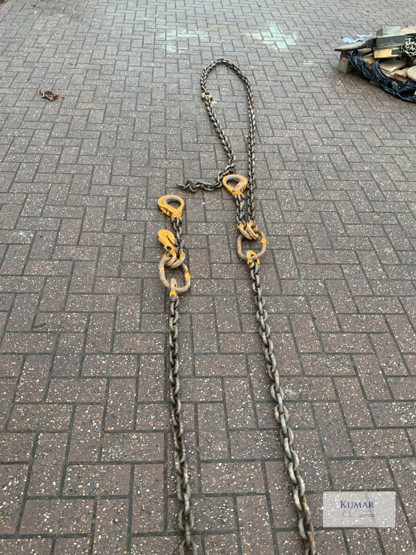 1: 2 leg with spreader bar. 5.3 tonne. 2 metre with attached chains - Image 3 of 5