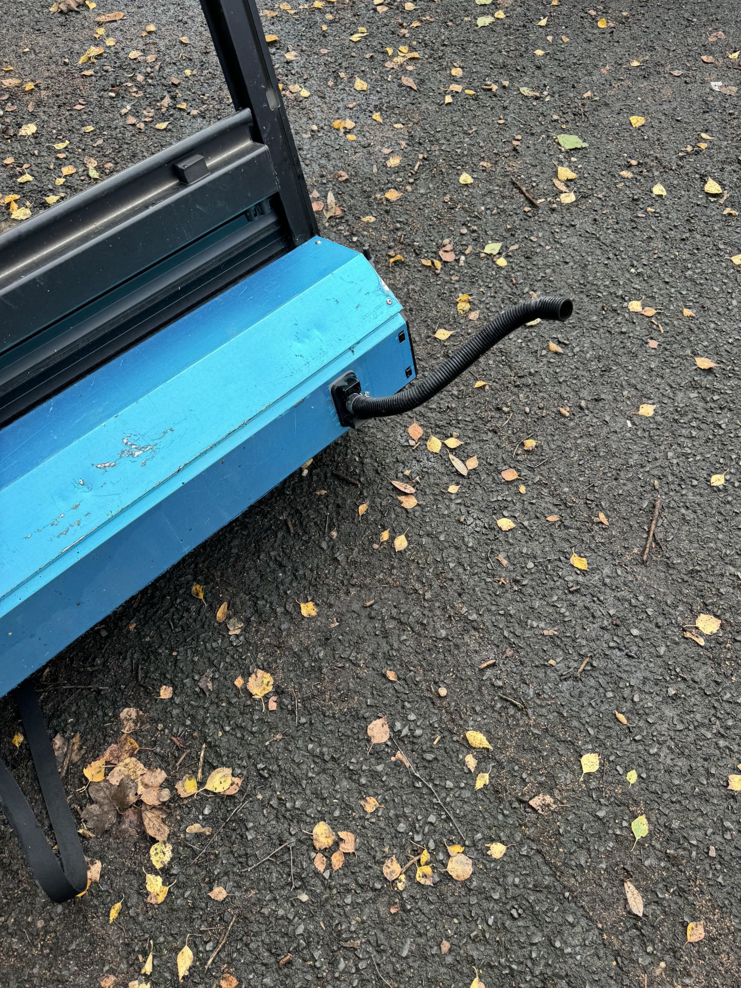 Genuine Ford Ranger Black Roller Tonneau Cover with Parts & Fixings as Shown - Further Details to be - Image 24 of 43