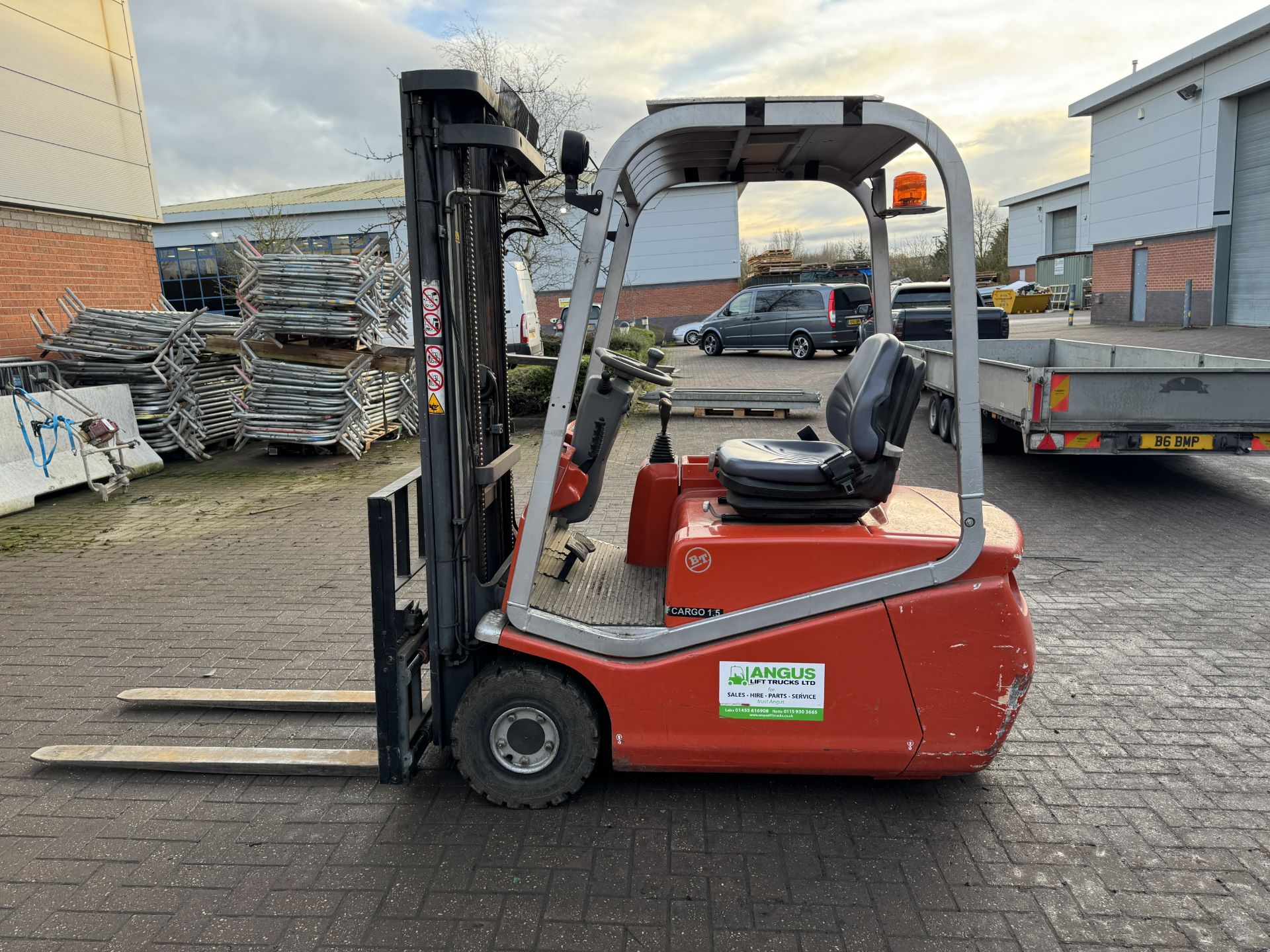 Cargo Model C 3 E 150 Tri Wheel Container Specification Electric Reach Truck - Image 2 of 28