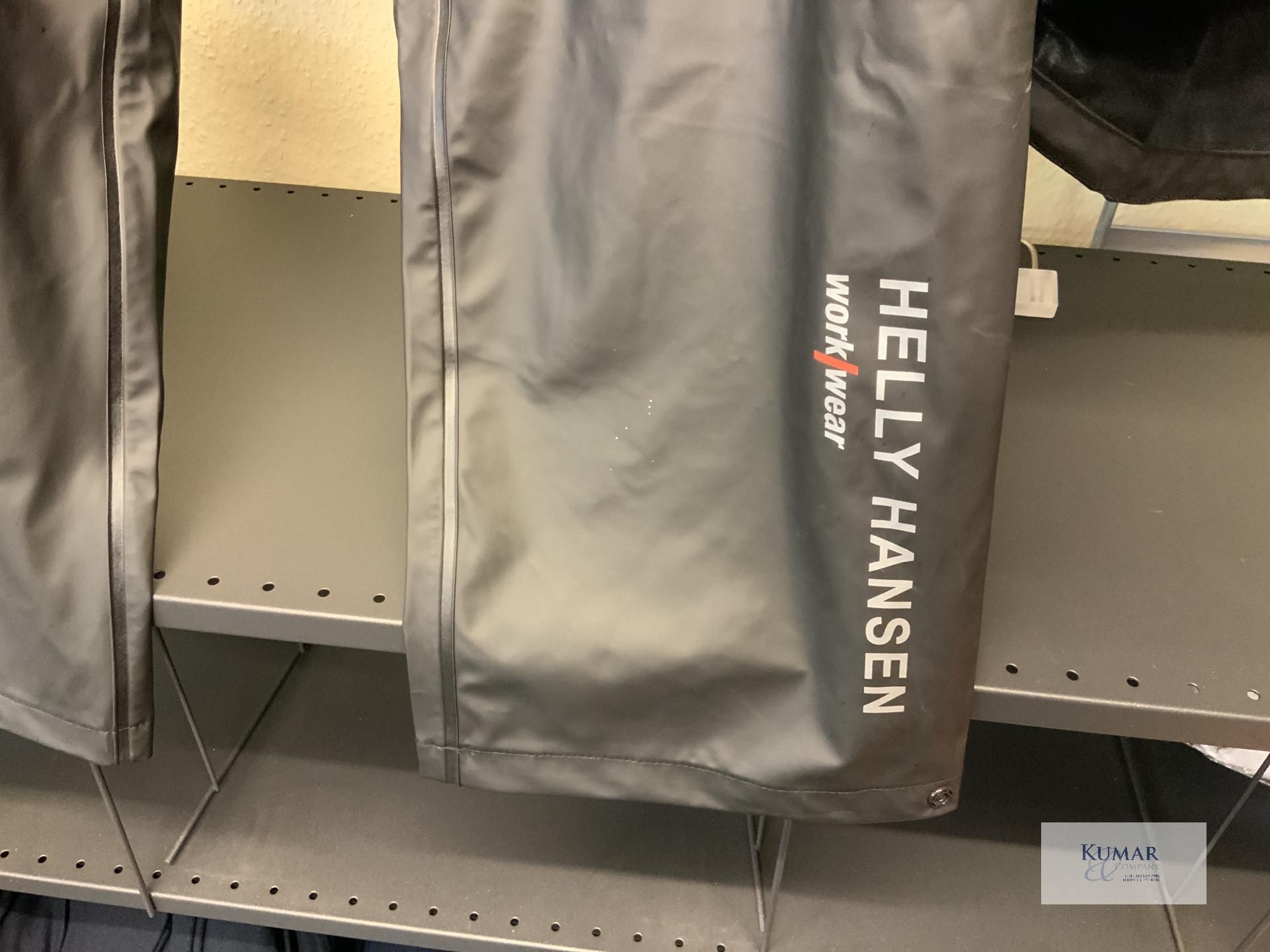 1:H Helly Hansen Water proof Jacket and Trousers Set Size Medium - Image 4 of 5