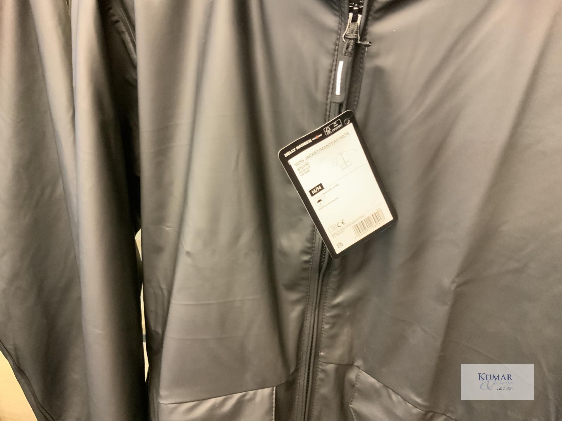 1:H Helly Hansen Water proof Jacket and Trousers Set Size Medium - Image 2 of 5