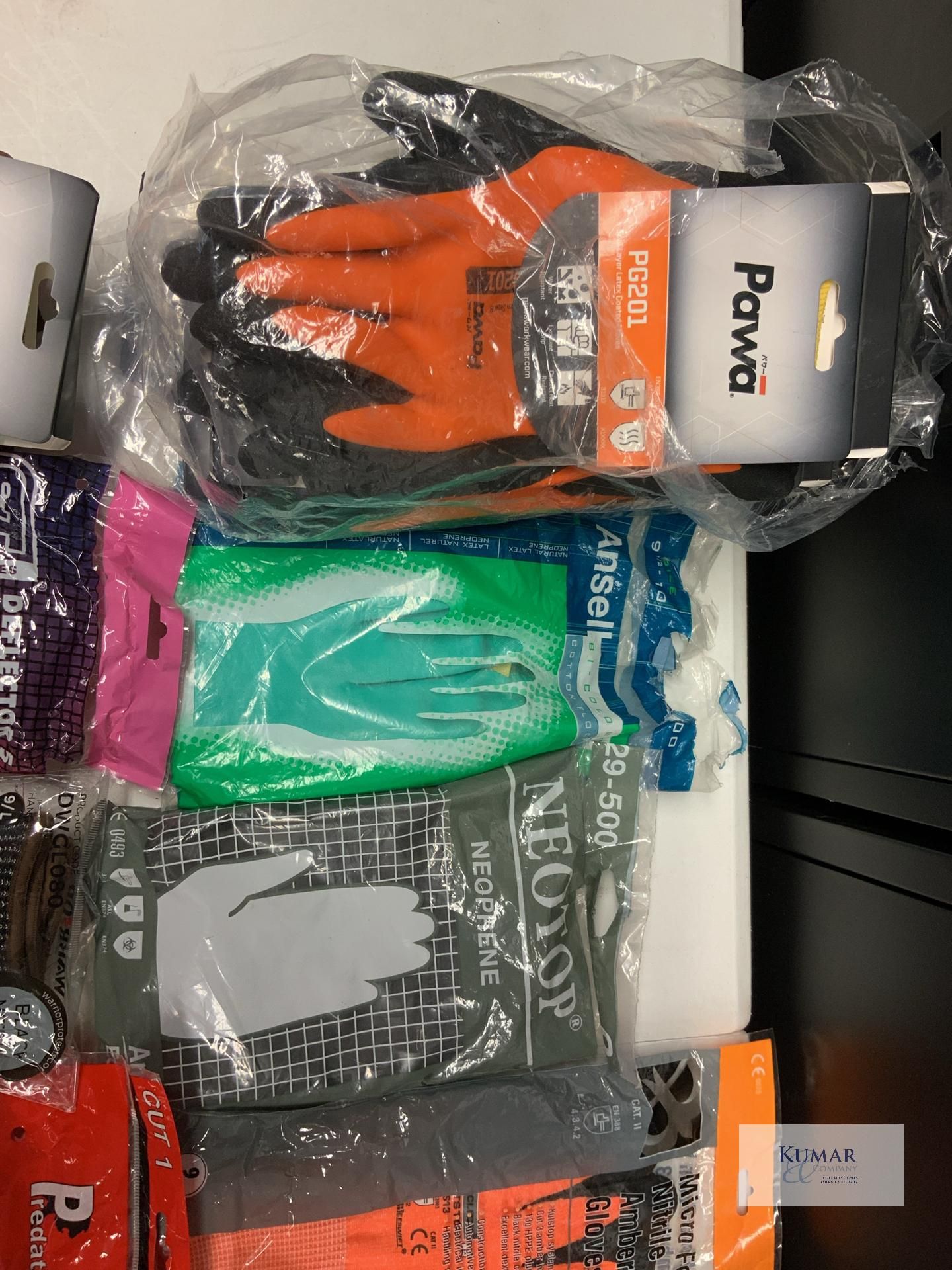 Assorted New Gloves to Include Pawa, Portwest, Puggies, Warrior and ST Gloves - Image 2 of 5