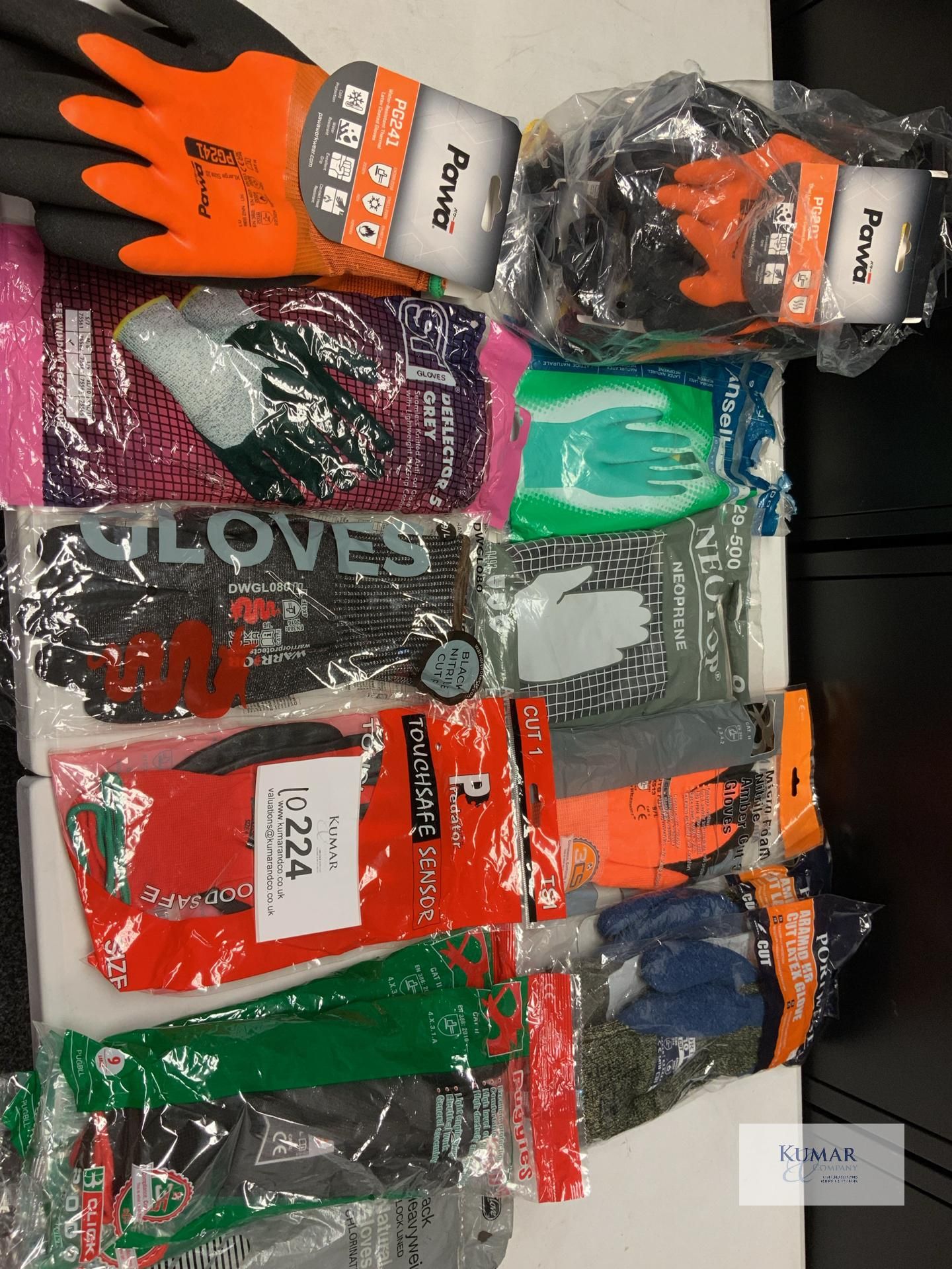 Assorted New Gloves to Include Pawa, Portwest, Puggies, Warrior and ST Gloves
