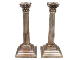 Zwei Große Leuchter in Form von Empire-Säulen