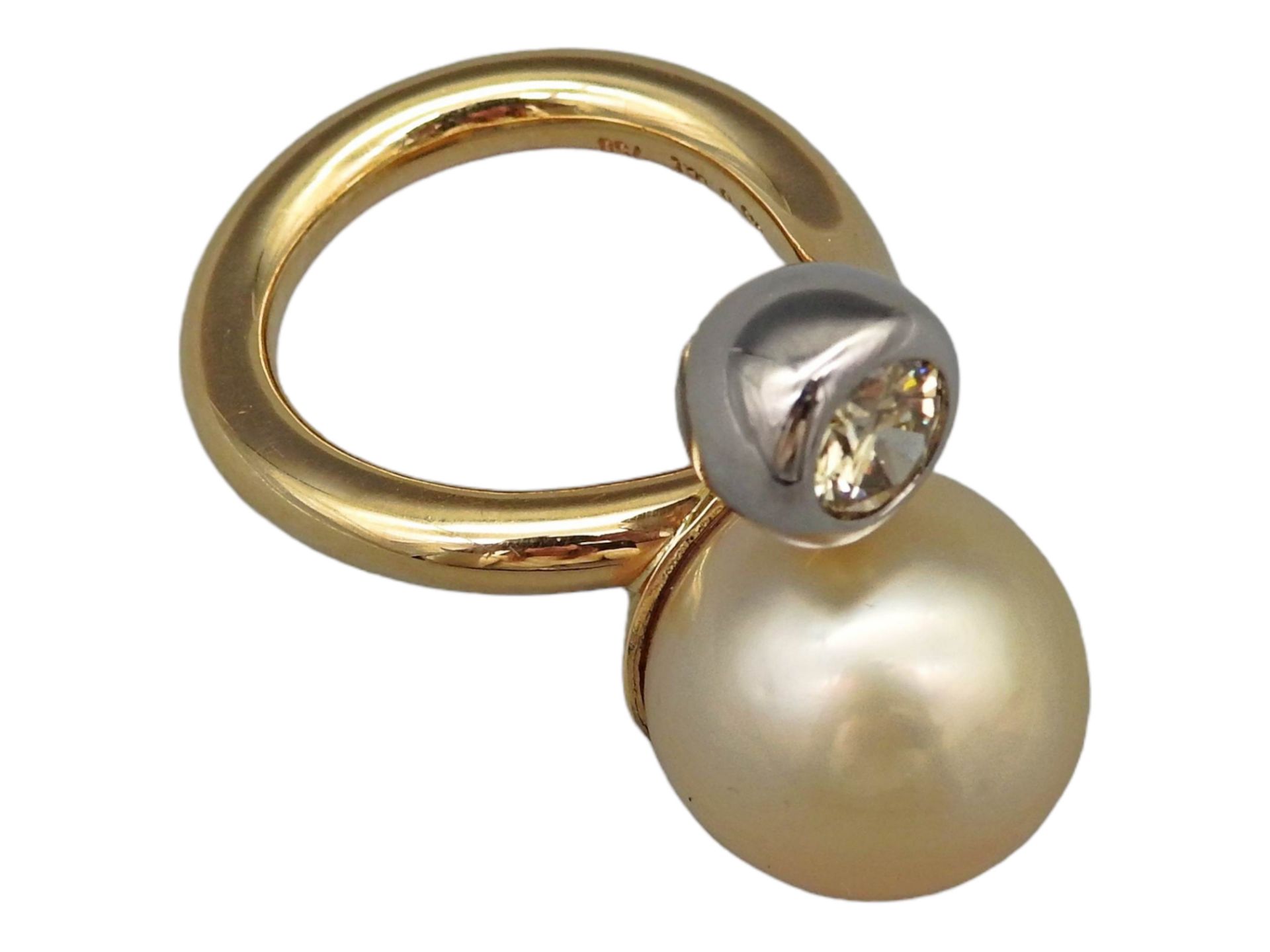 Eleganter Ring mit großer Perle und farbigem Diamant - Image 2 of 6