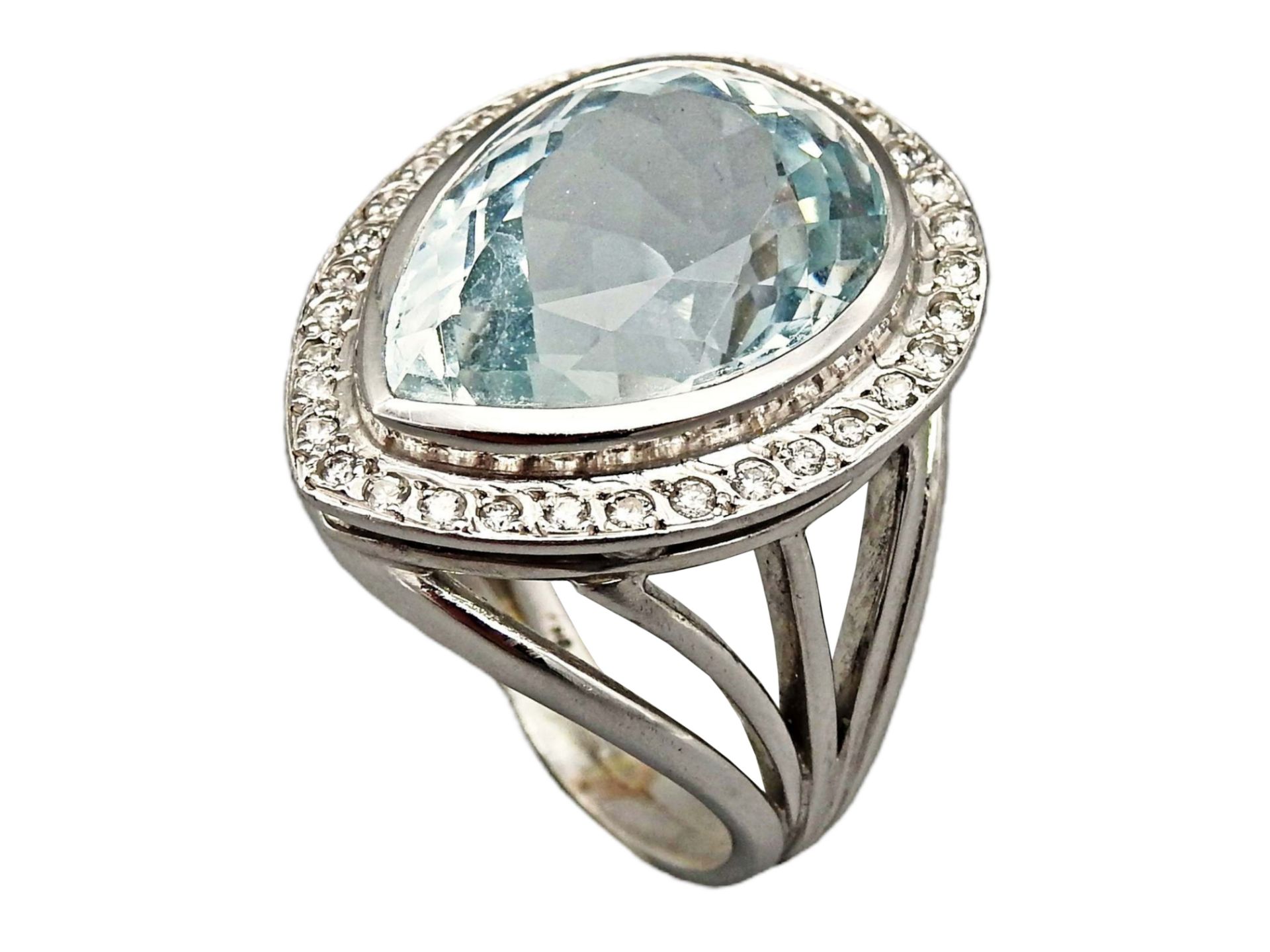 Imposanter Ring mit Aquamarin