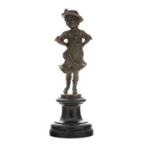 Kleine Trachtlerin in Bronze