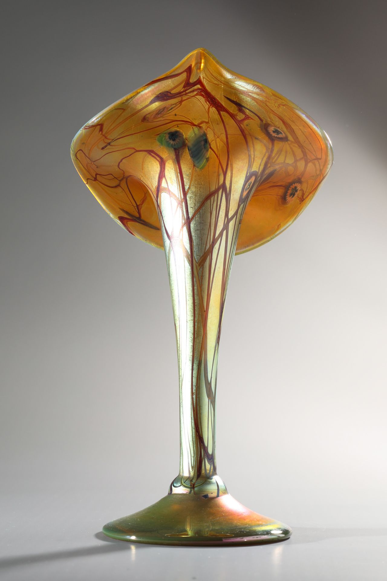 Louis C. Tiffany, Favrile flower cup, around 1904 - Image 5 of 7