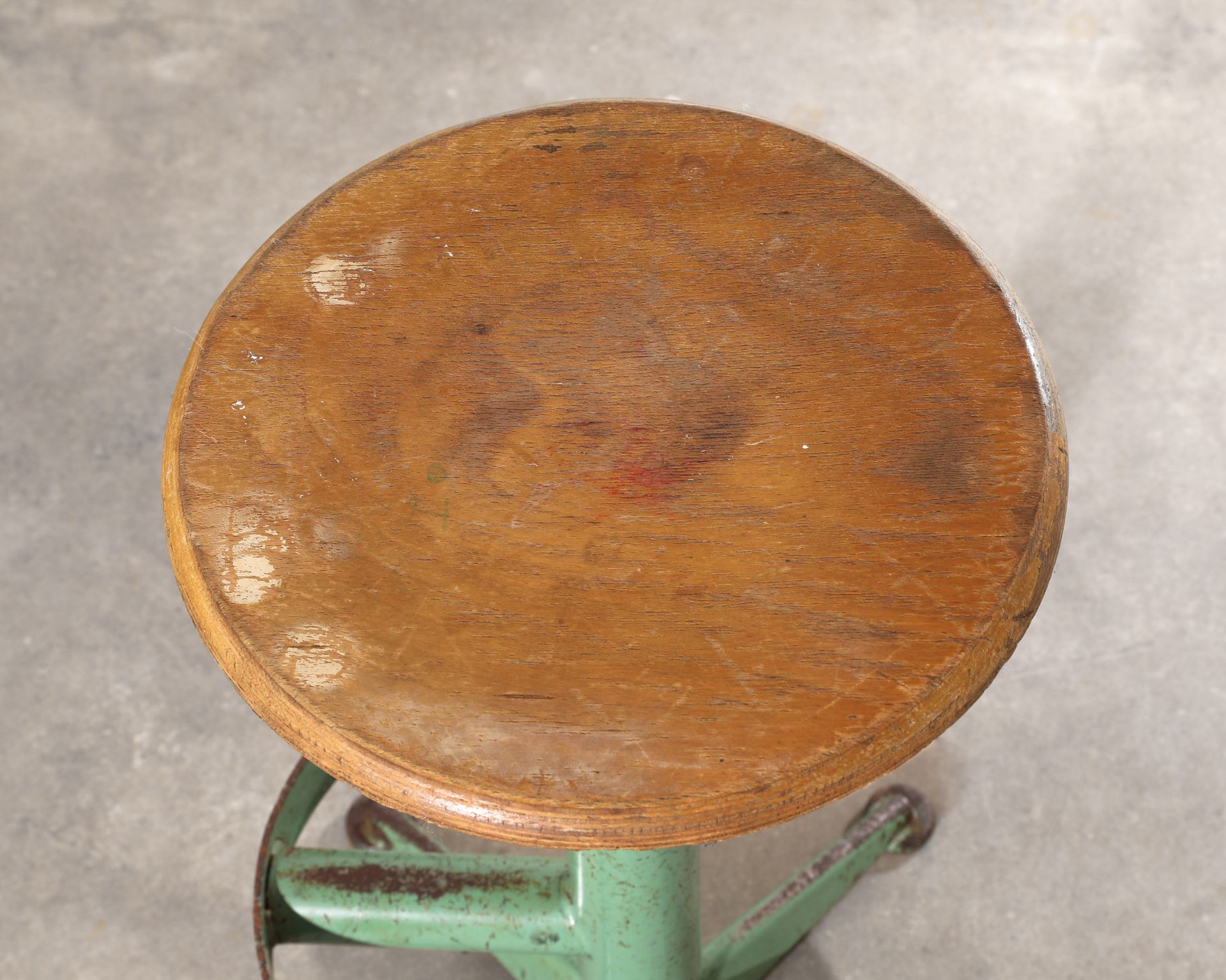 Jean Prouvé, Ateliers Jean Prouvé, rare rotating and height-adjustable stool - Image 2 of 4
