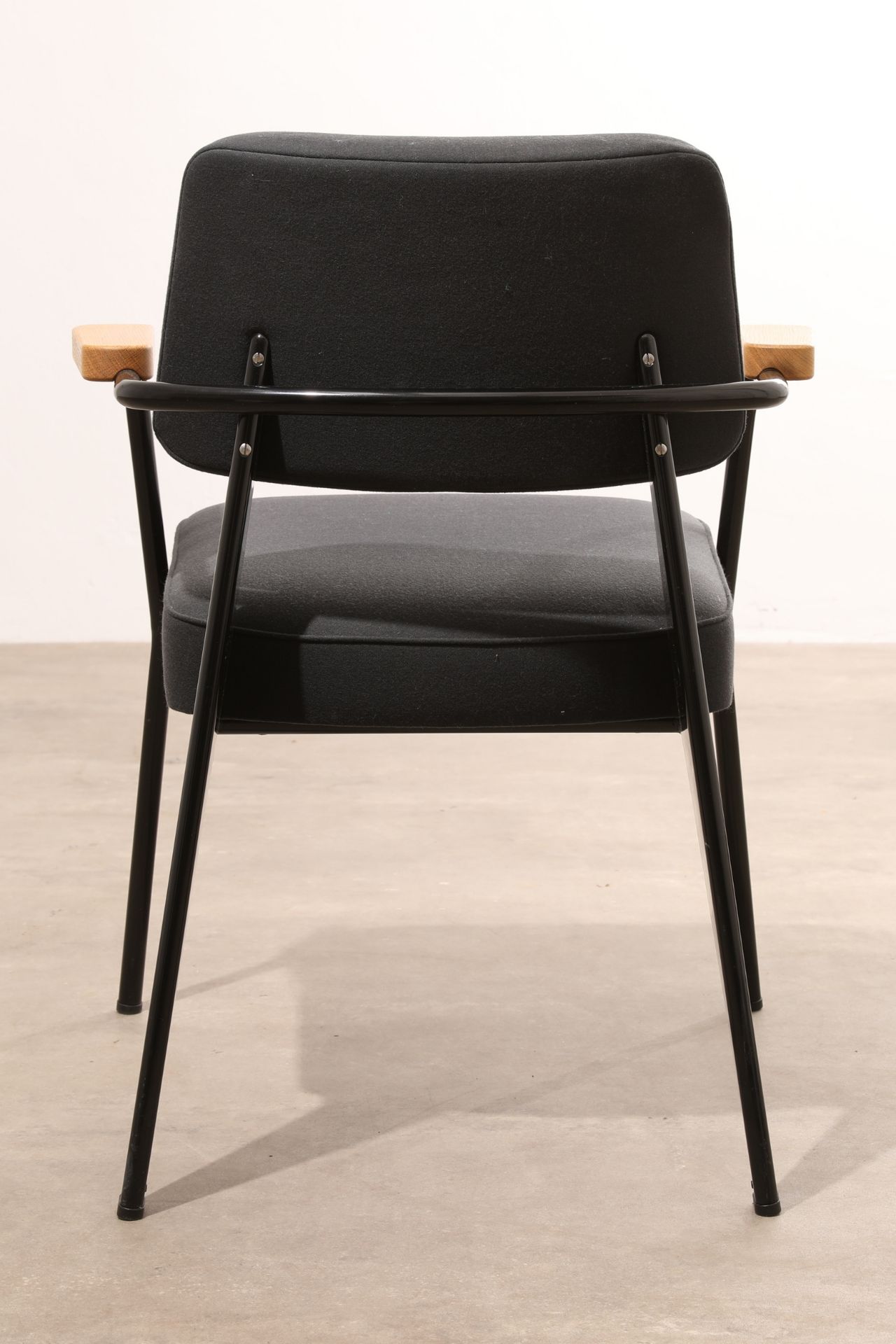 Jean Prouvé, Vitra, 4 Stühle Modell Fauteuil Direction - Bild 5 aus 6