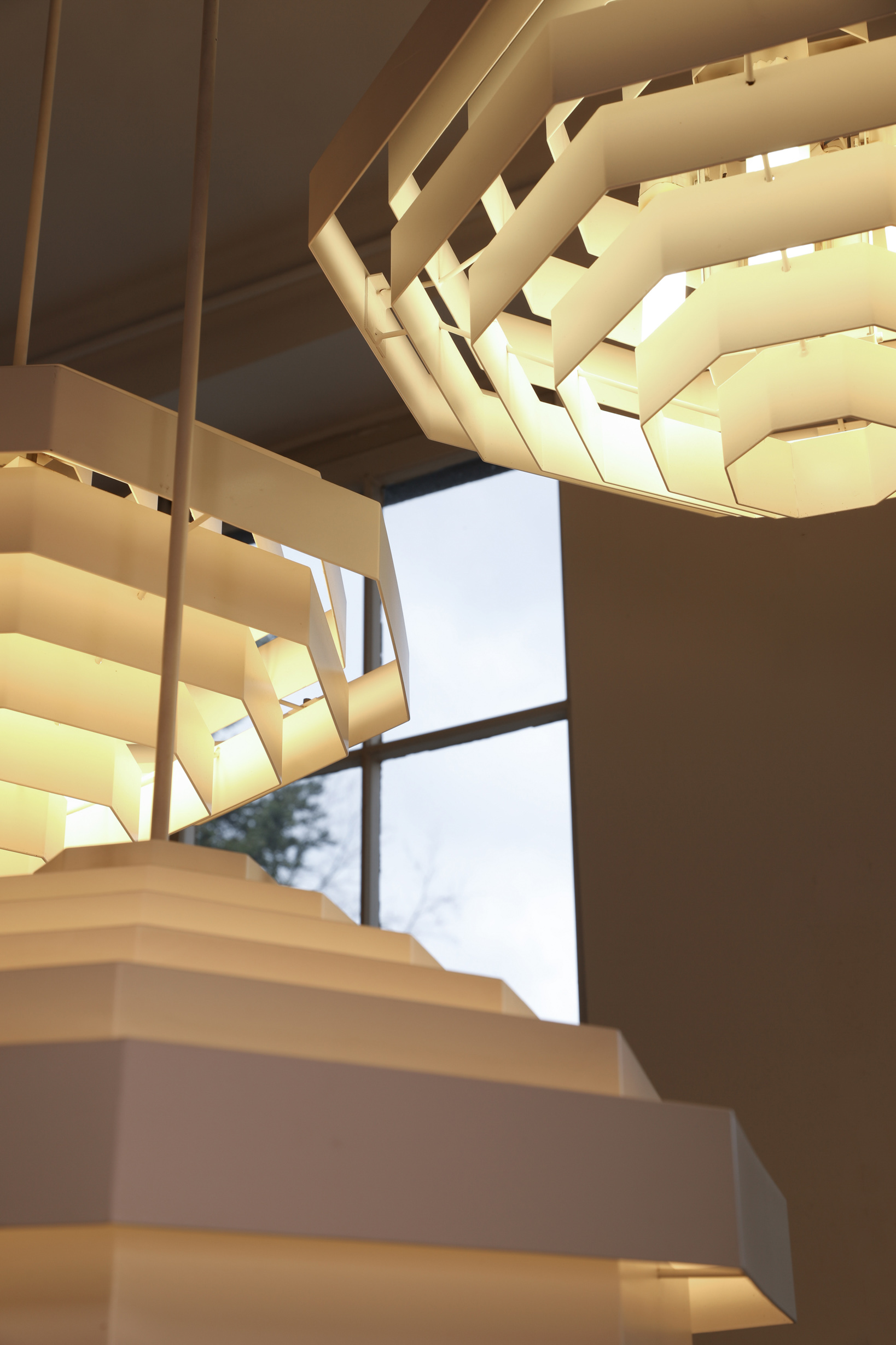 Spectral, 3 large pendant lamps/slat lights, model Octaform - Image 2 of 2