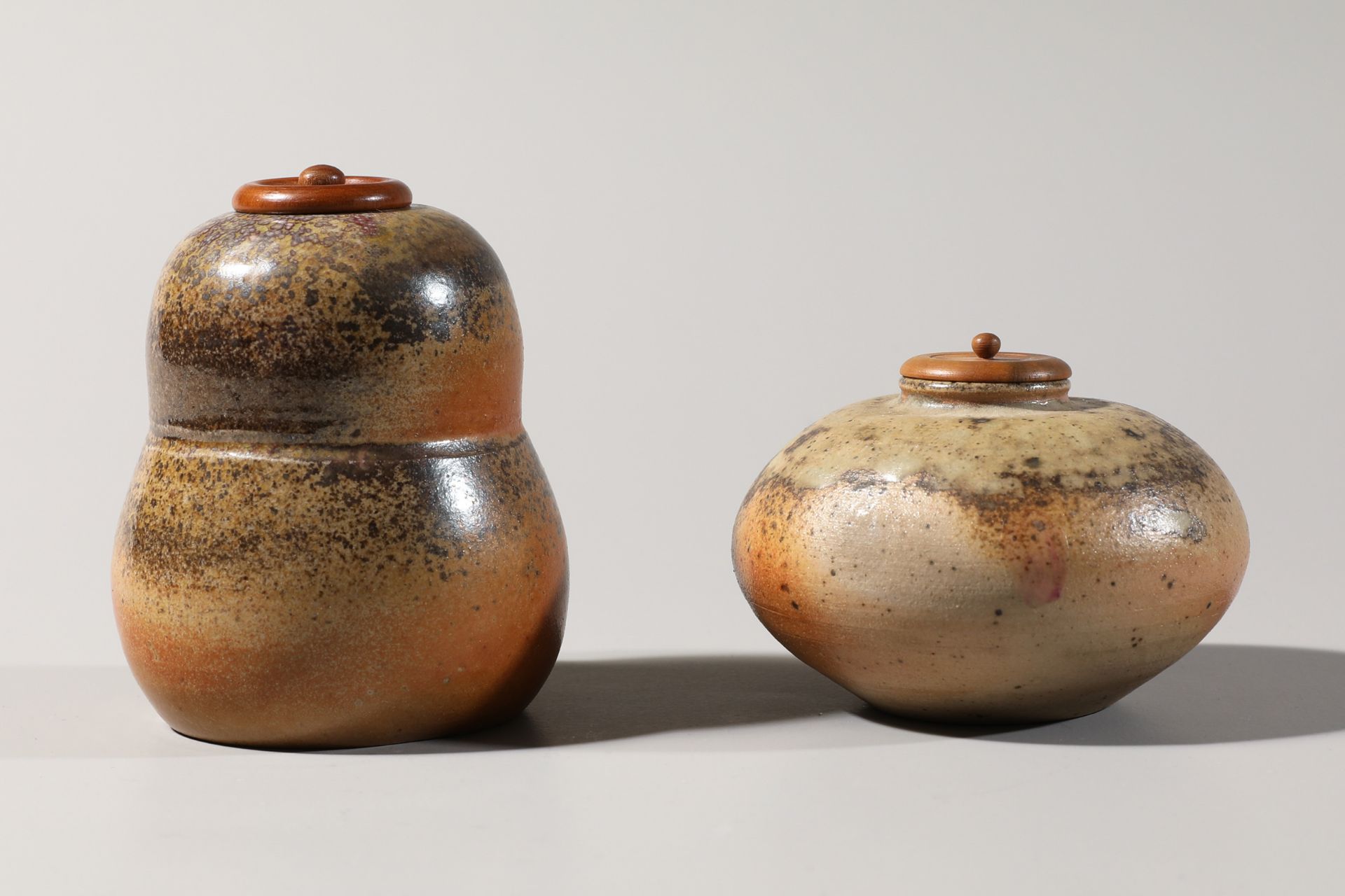Horst Kerstan, two lidded vessels with wooden lids, 1981 / 1982 - Image 3 of 5