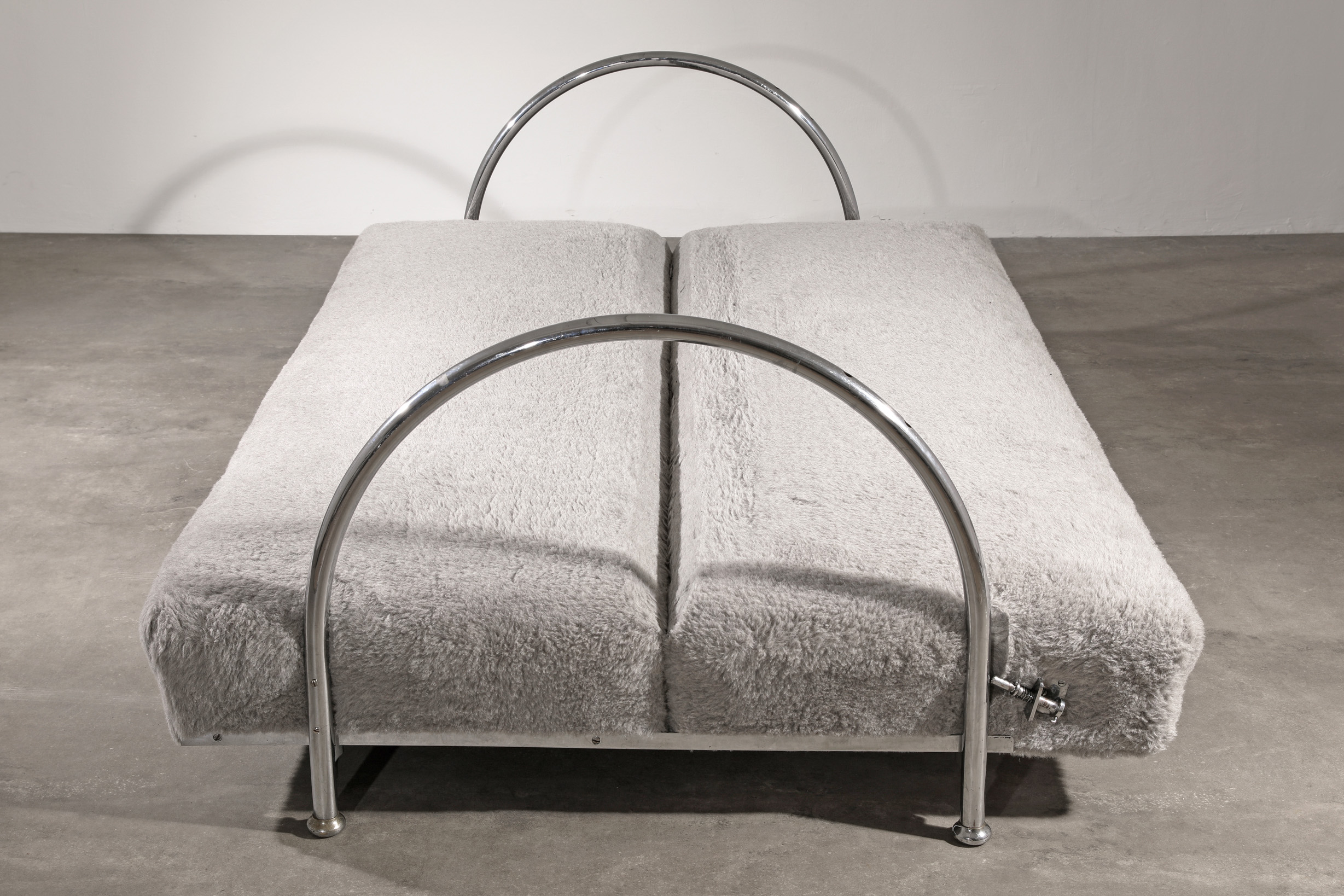 Martha van Coppenolle & Marcel Louis Baugniet, modernist bed-sofa, 1927 - Image 9 of 12