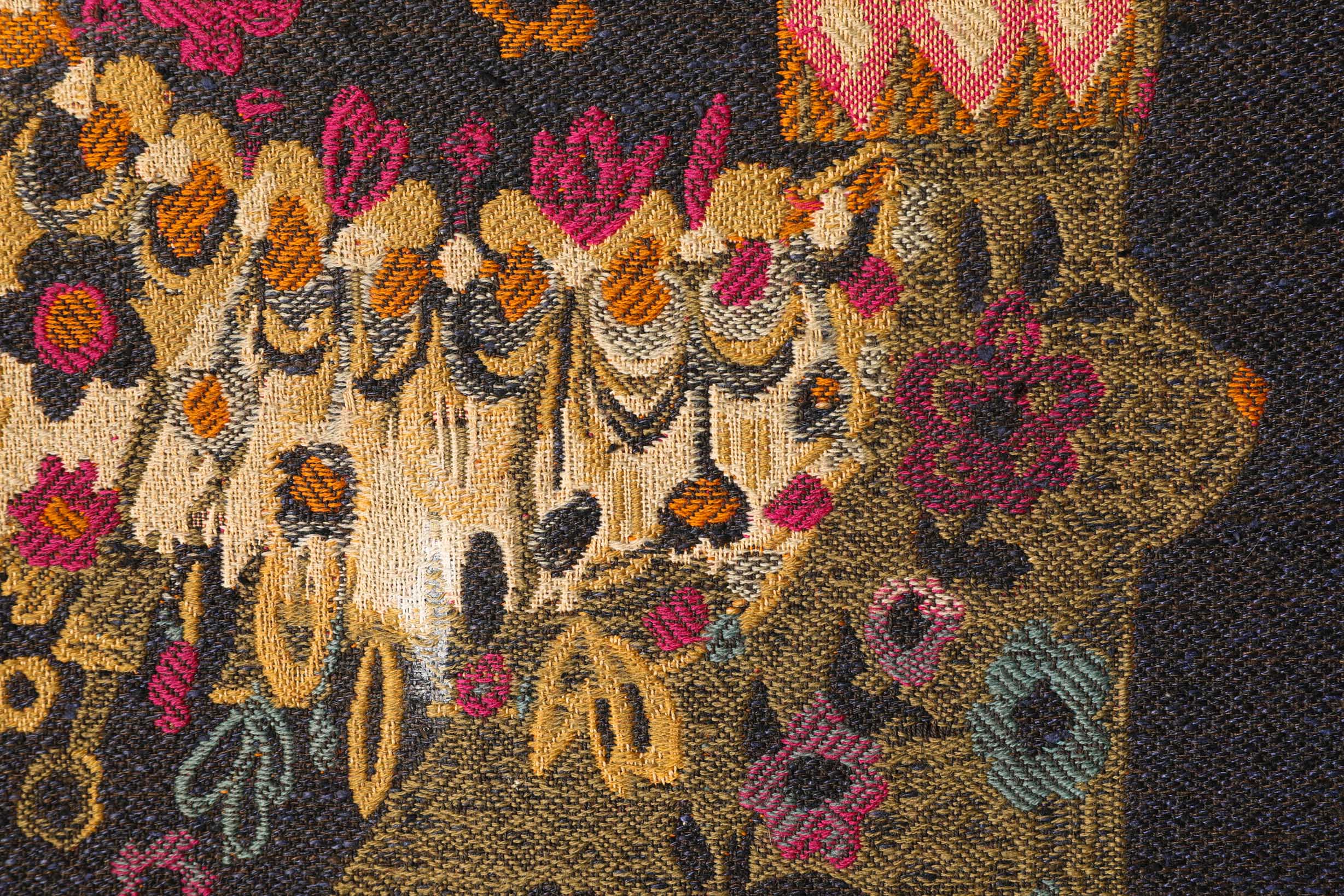 Siegfried Doege, tapestry, sphinx with flowers, 100 x 65,5 cm - Image 3 of 6
