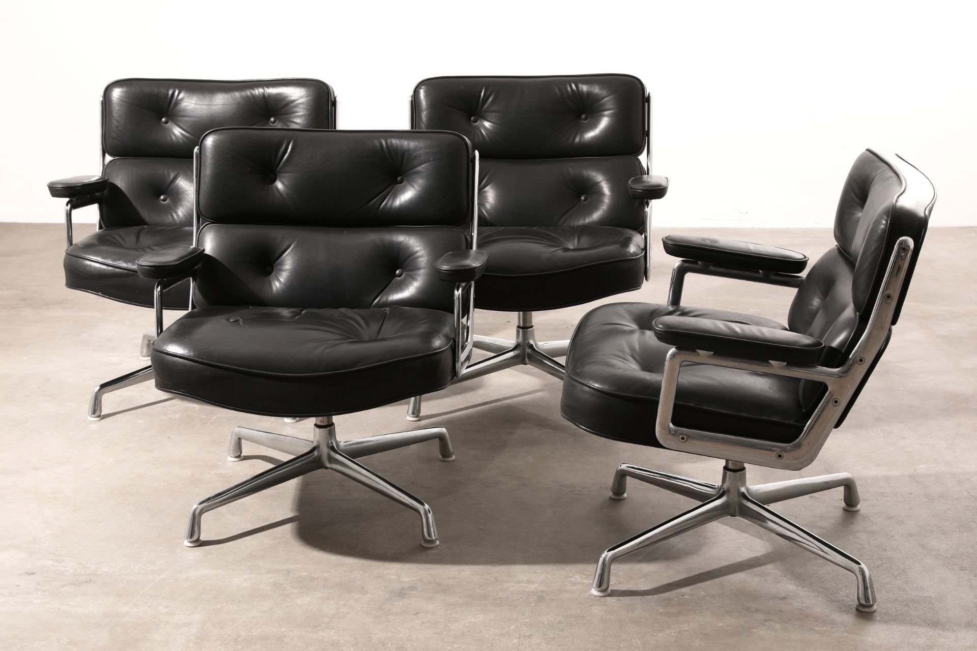 Charles & Ray Eames, Vitra, 4 Chairs, model Time Life Lobby Chair