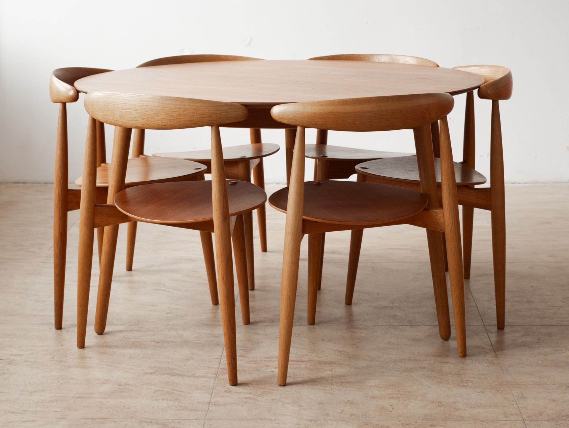 Hans J. Wegner, Fritz Hansen, Hjertestole Gruppe mit Tisch 4602 + 6 Herzstühle 4103 - Bild 2 aus 5