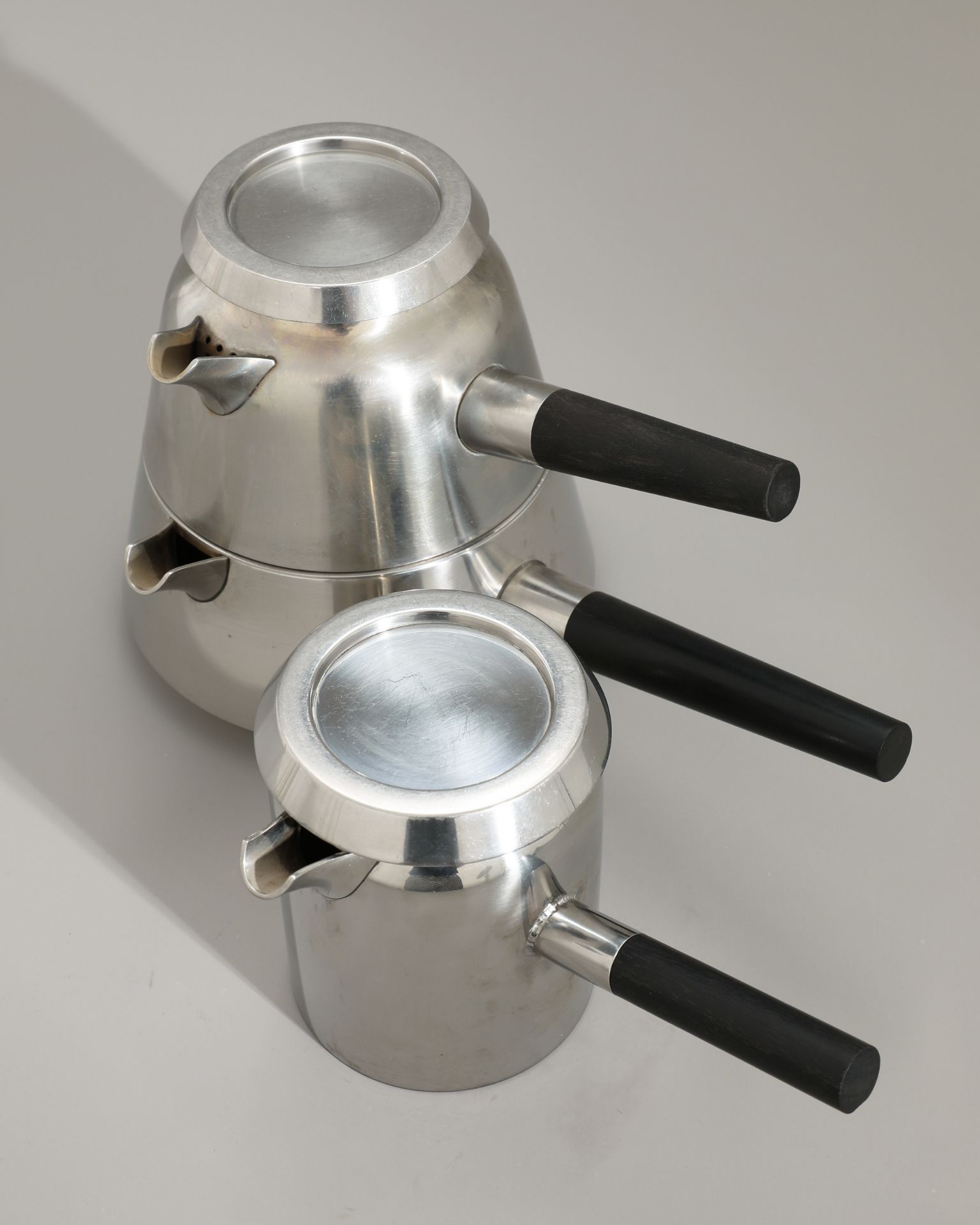 Magnus Stephensen for Georg Jensen, Kopenhagen. Tea and water kettle and chocolate pot - Image 2 of 5