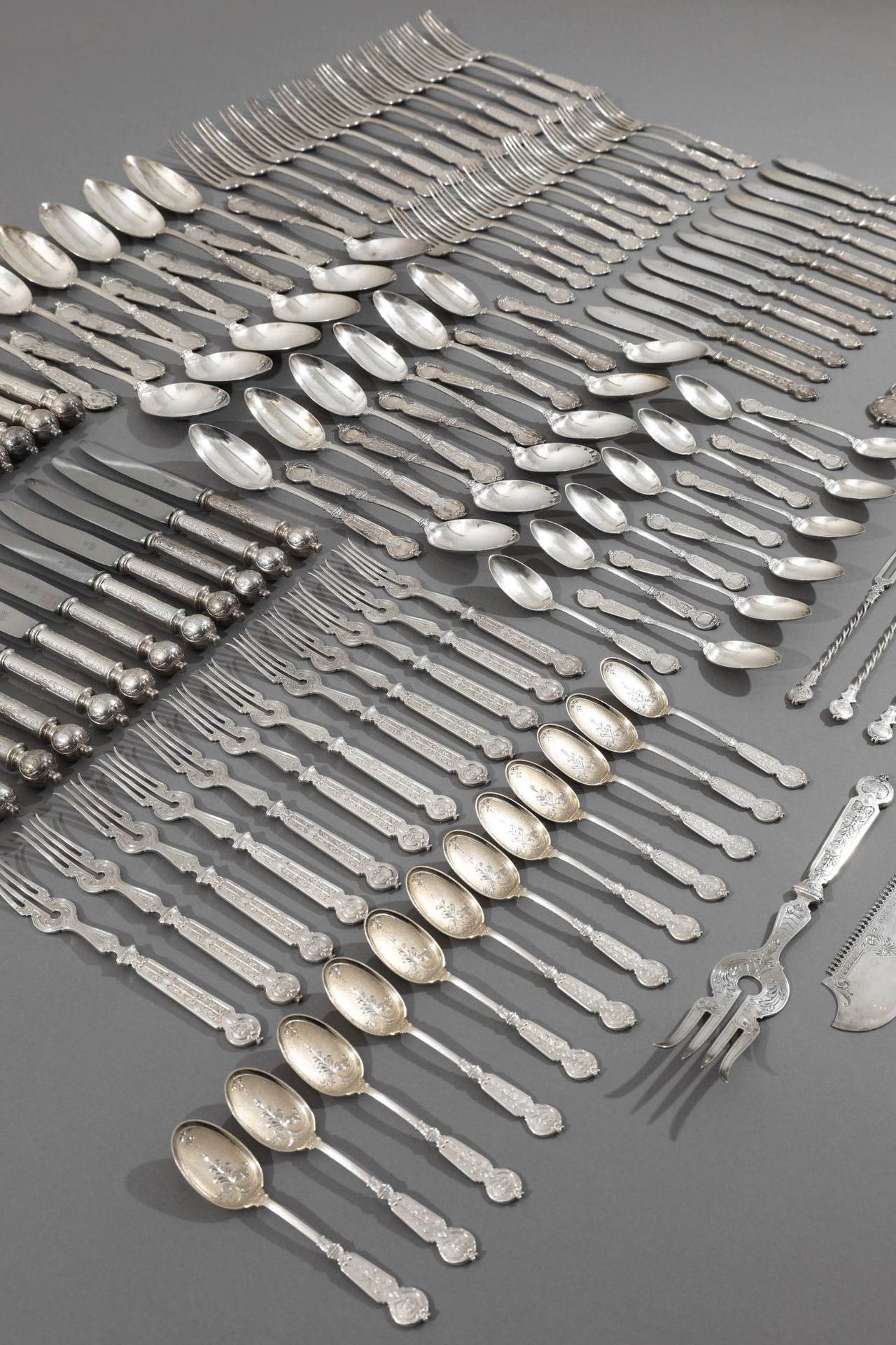 G. Hermeling for Wilkens Söhne, Bremen, 118-piece cutlery set with serving pieces - Image 3 of 11