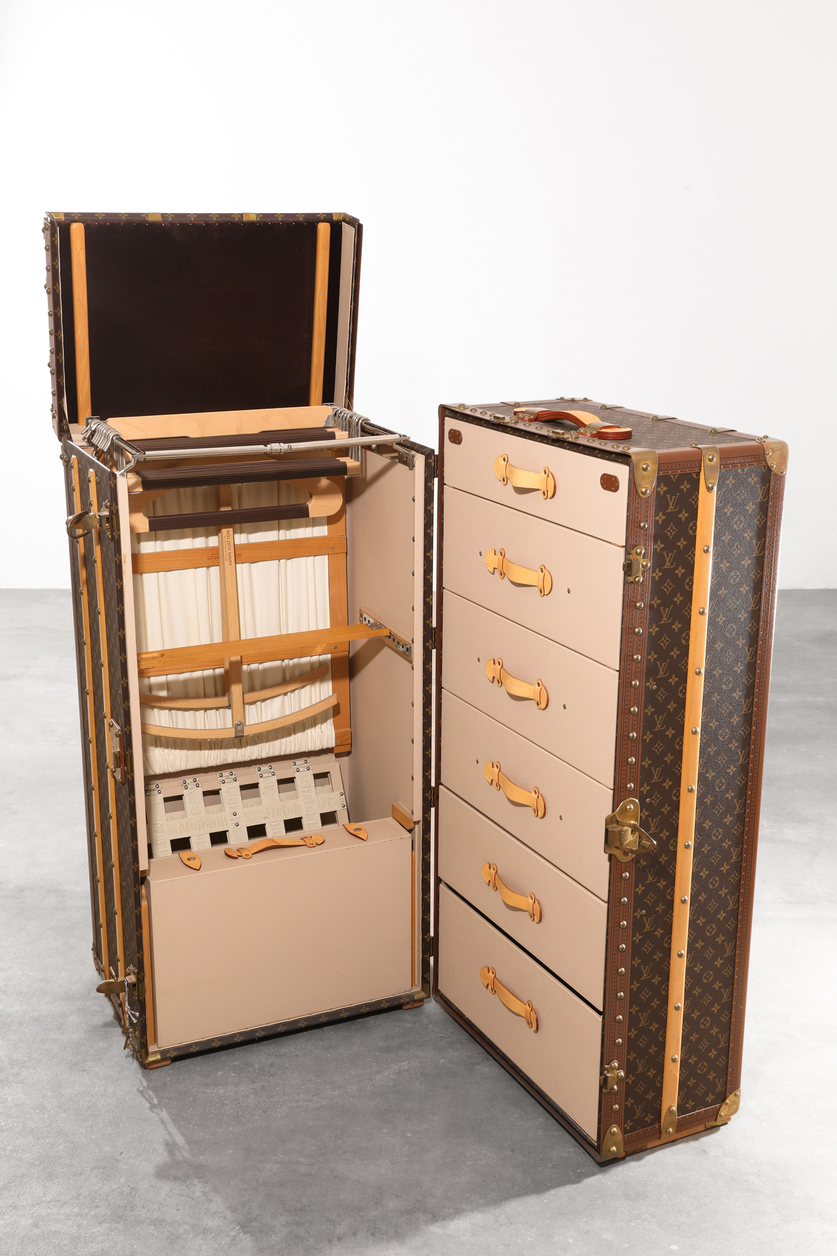 Louis Vuitton, Wardrobe Malle (Armoire), ca. 2010, Monogram Canvas - Bild 6 aus 12