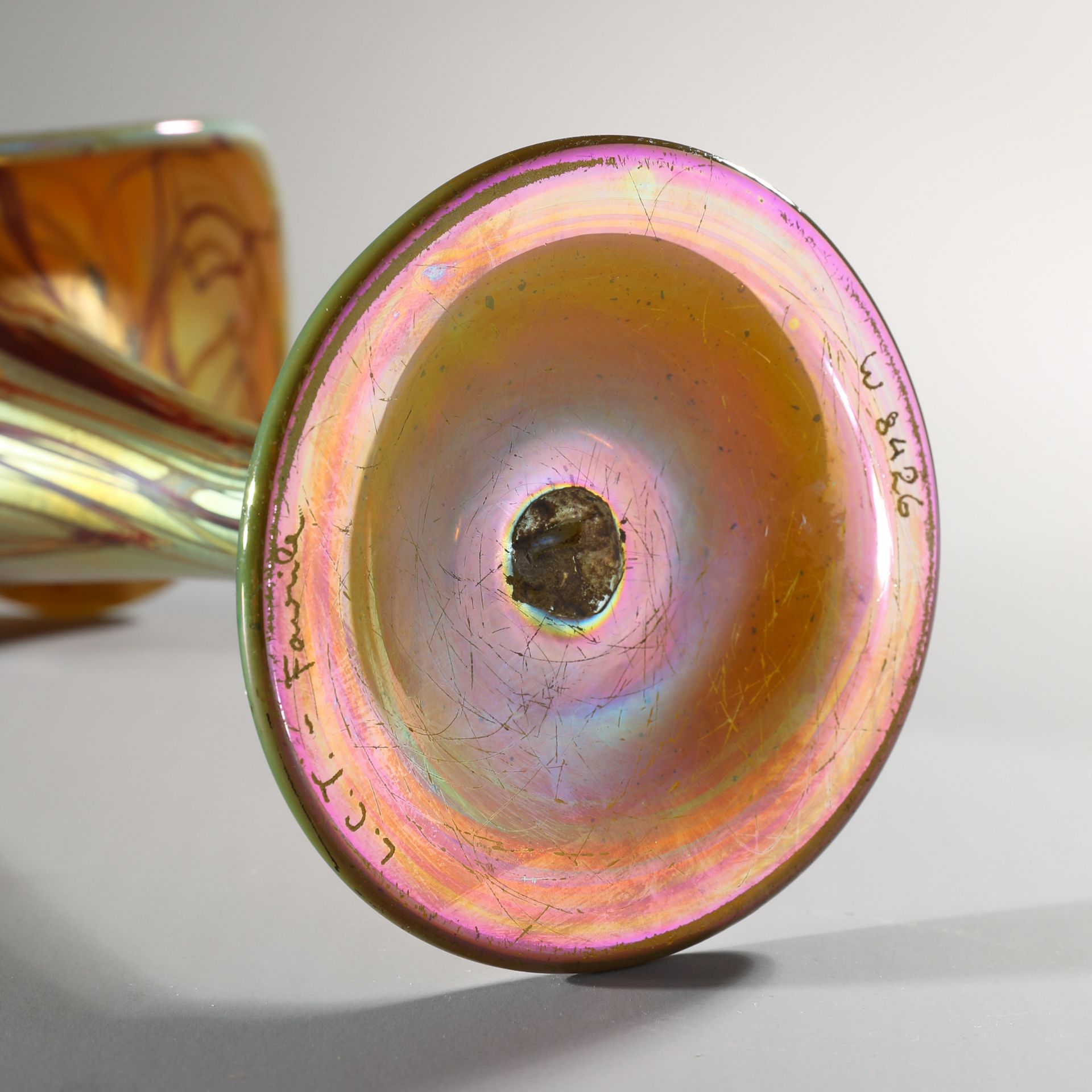 Louis C. Tiffany, Favrile flower cup, around 1904 - Image 7 of 7