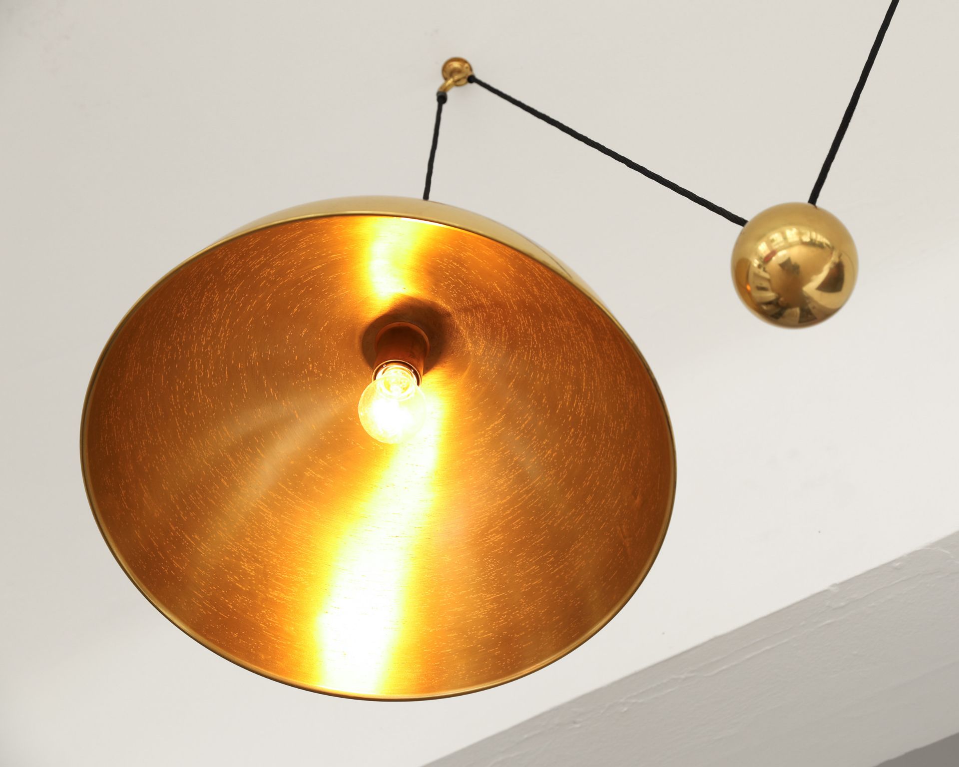 Florian Schulz, Adjustable Pendant Lamp with counterweight, model Posa D. 49 cm - Image 2 of 3