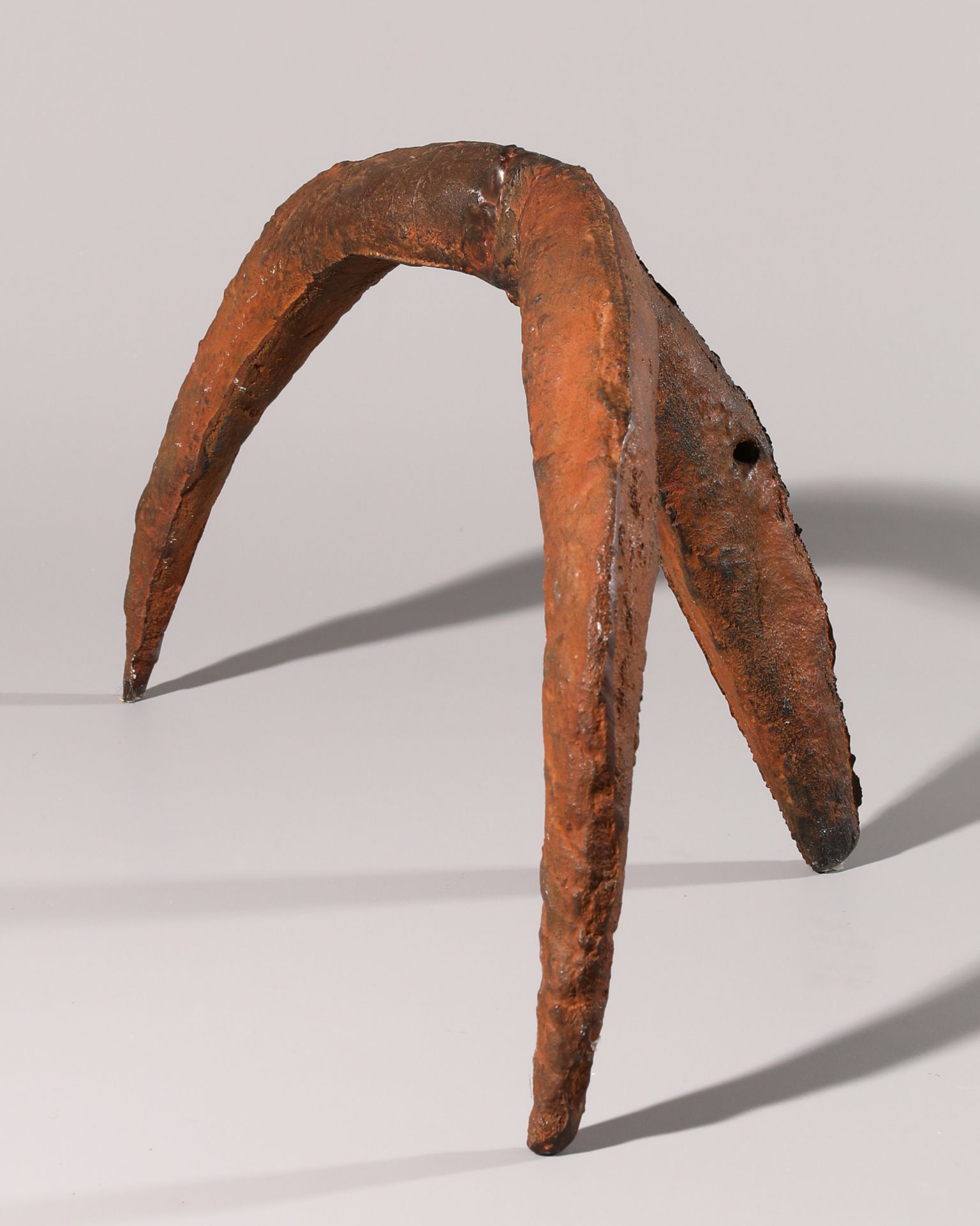 Lothar Fischer*, gehörnter Tierschädel II, 1990, Iron Sculpture, red patina, Ex. 1/6 - Image 3 of 6