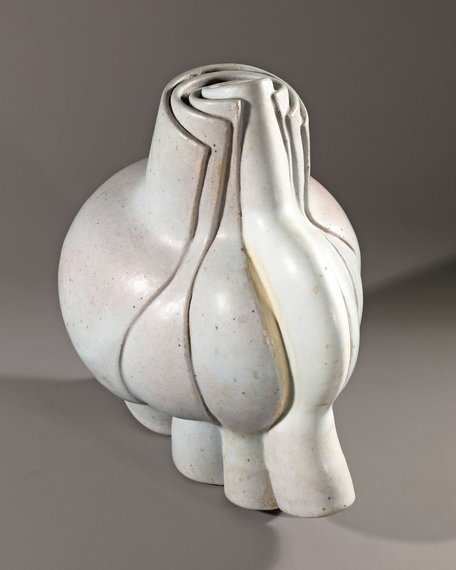 Beate Kuhn*, Vase object