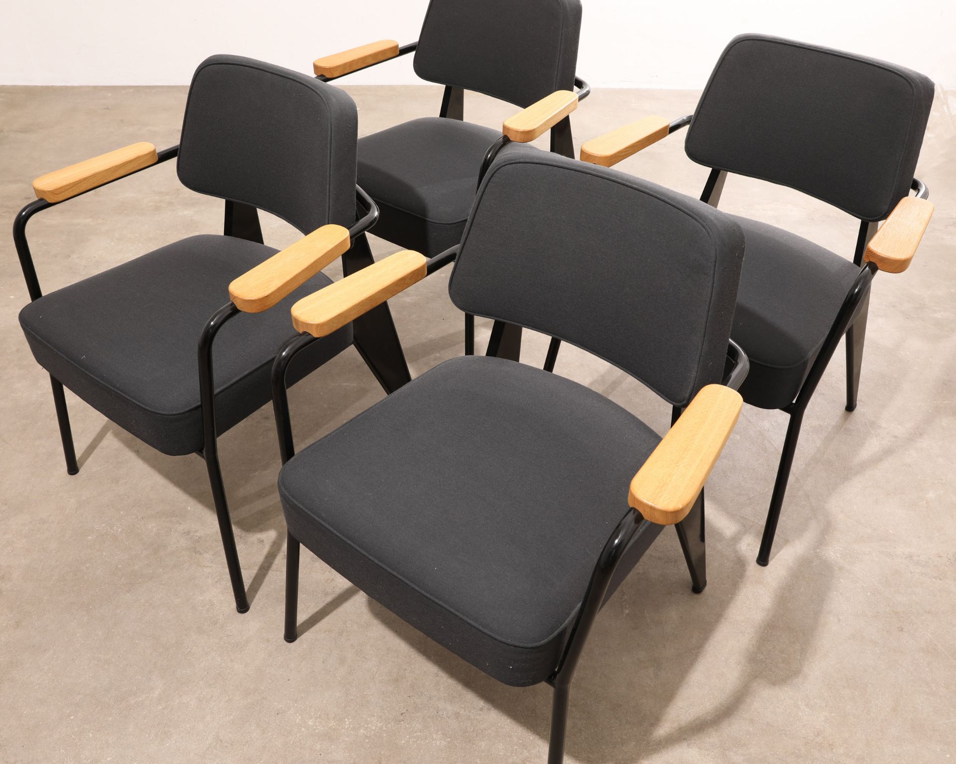 Jean Prouvé, Vitra, 4 Stühle Modell Fauteuil Direction - Bild 2 aus 6