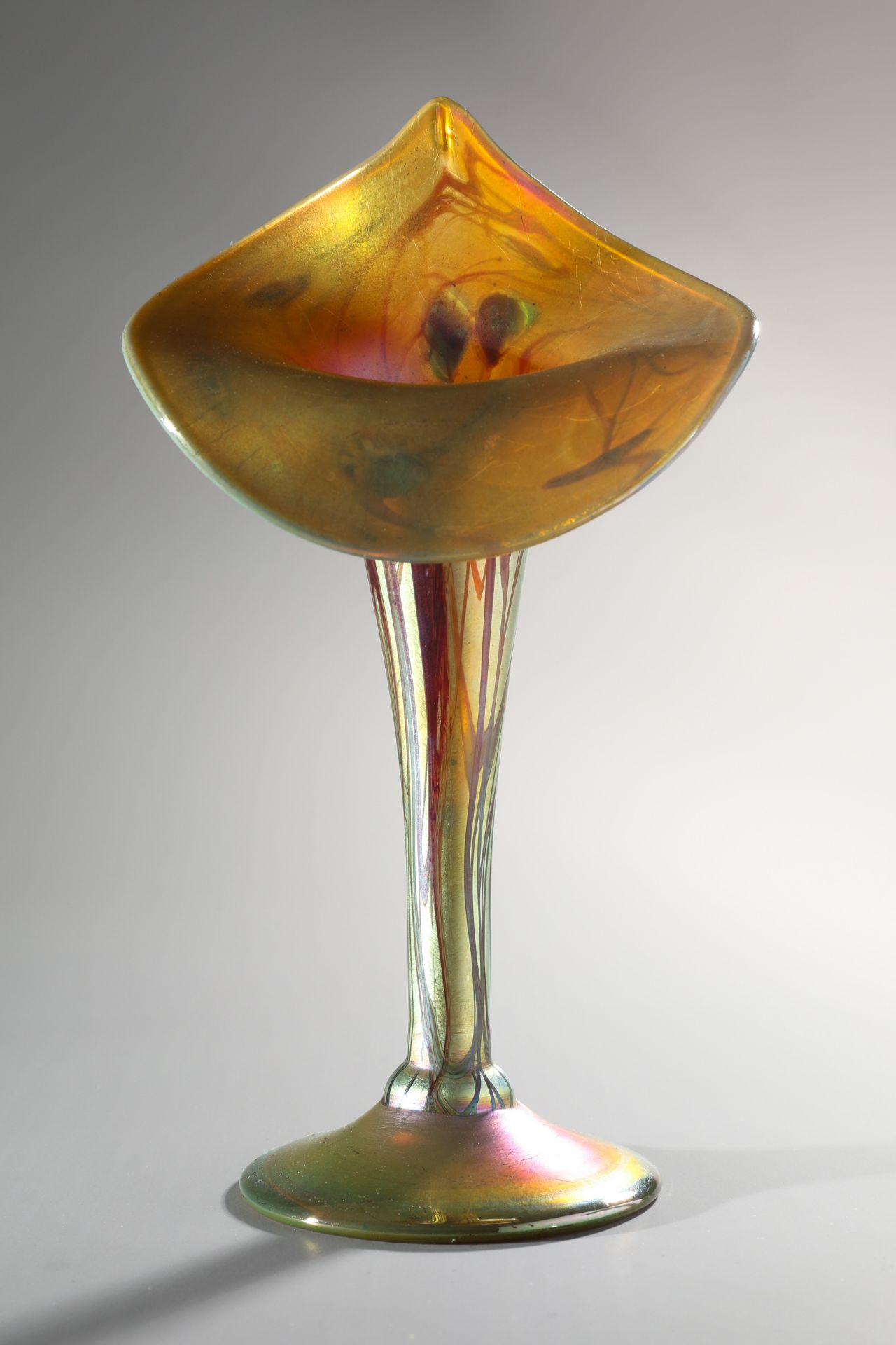 Louis C. Tiffany, Favrile flower cup, around 1904 - Image 3 of 7