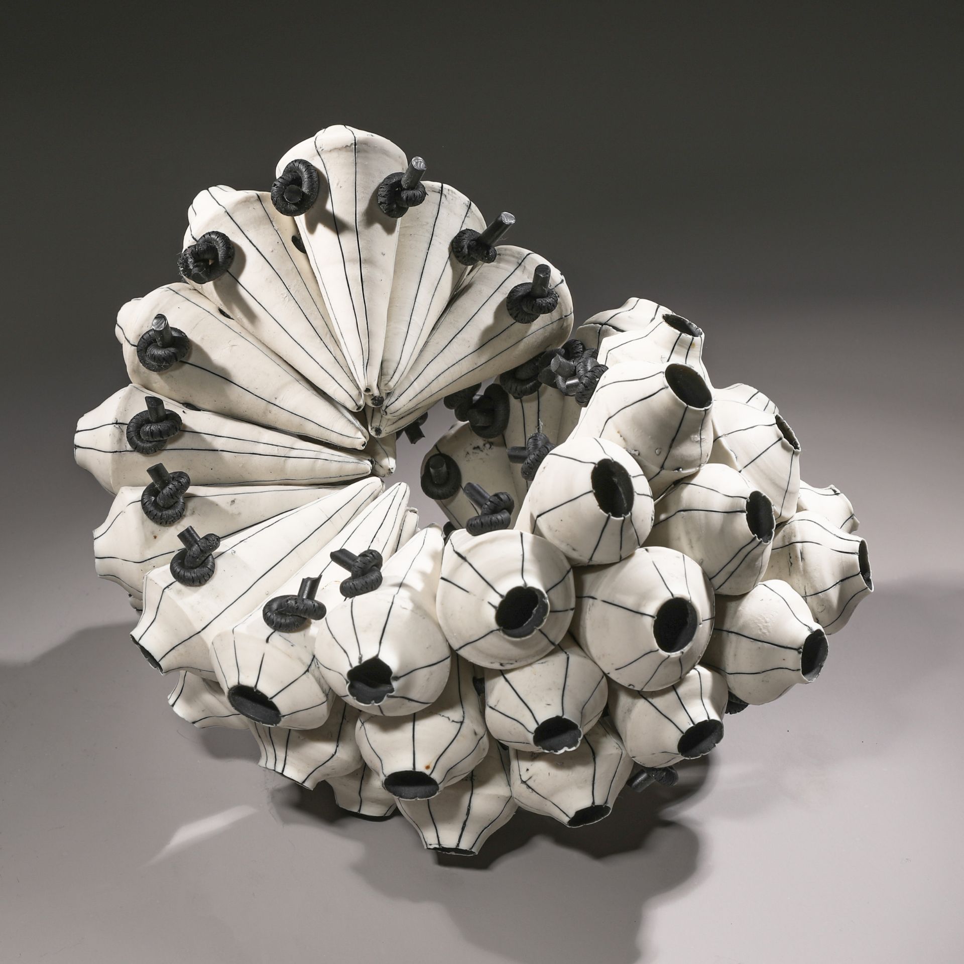 Ursula Commandeur, Vase Sculpture