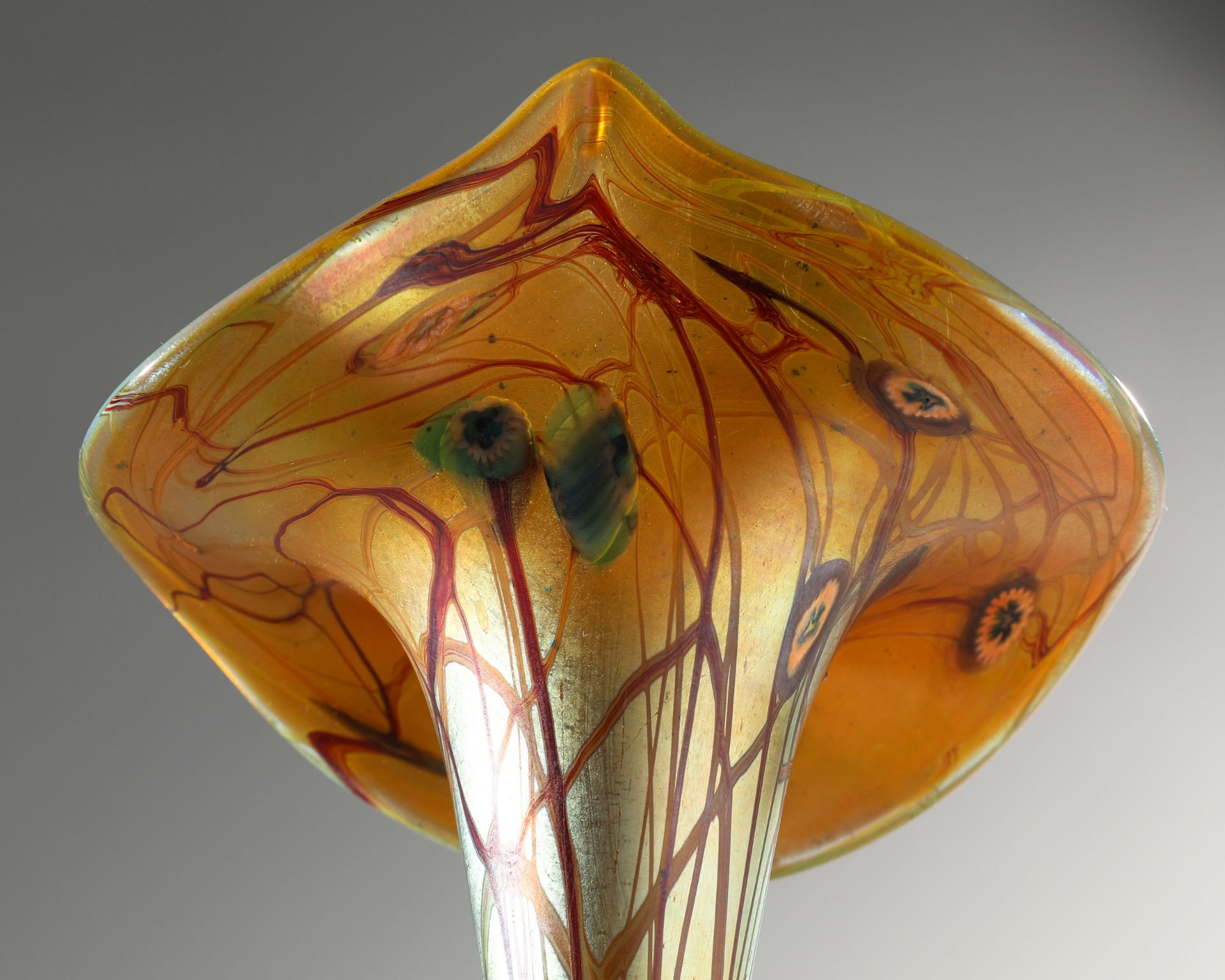Louis C. Tiffany, Favrile flower cup, around 1904 - Image 6 of 7