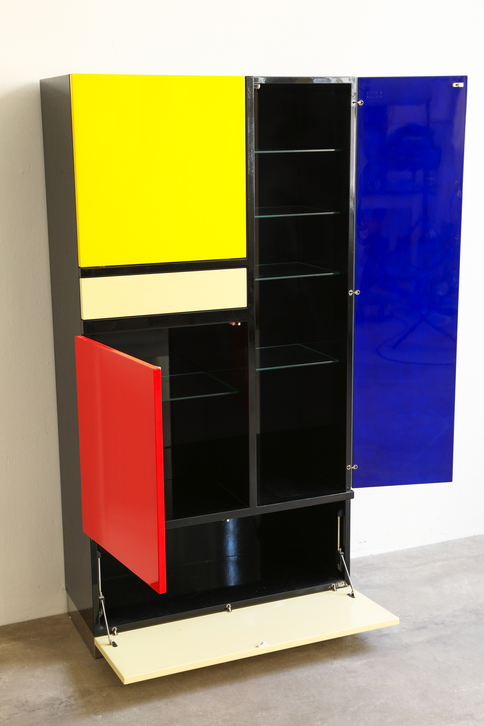 Koni Ochsner, Röthlisberger, Limited Cabinet, model Mondrian Schrank Object 1, No. 96, 1980 - Image 4 of 6