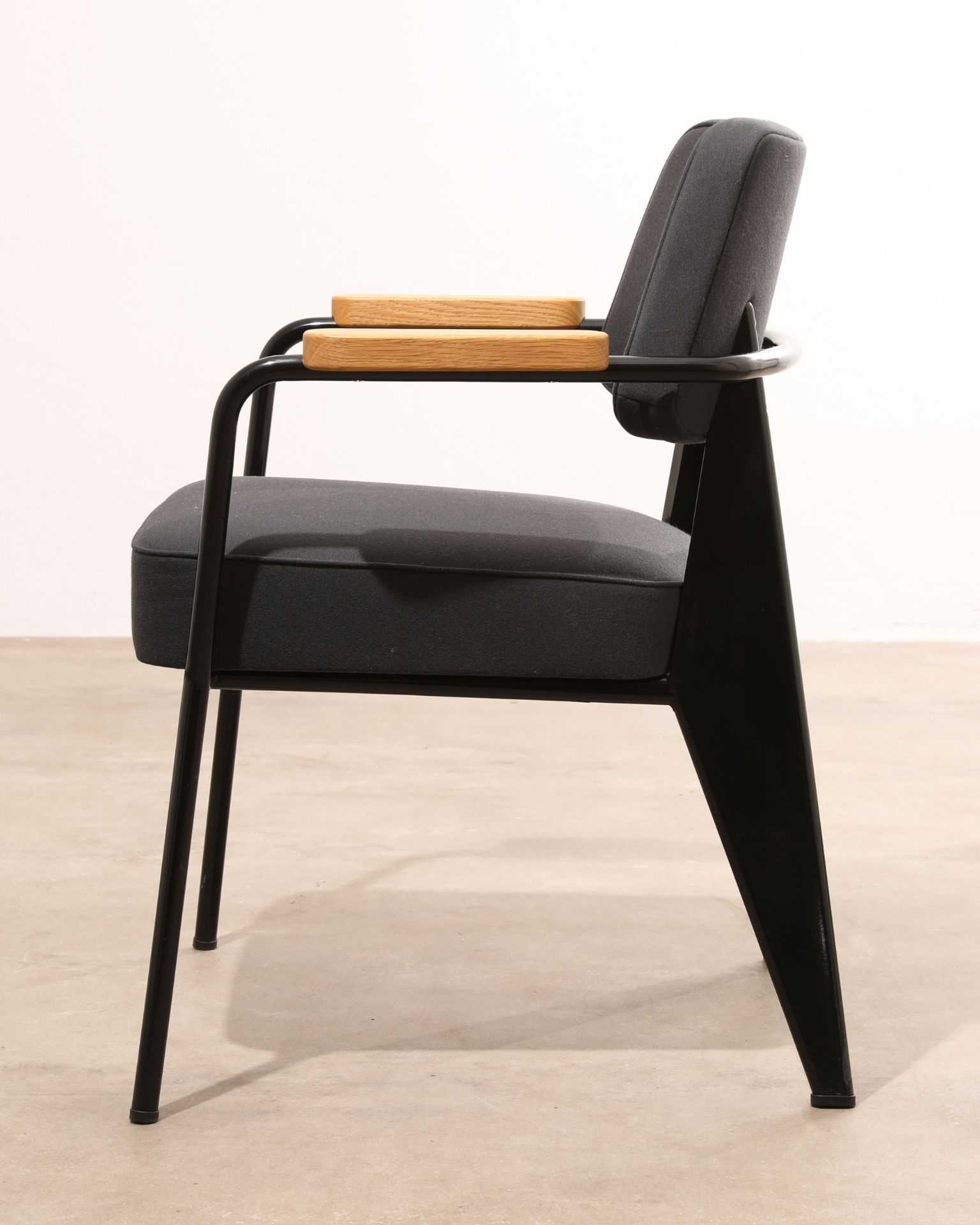 Jean Prouvé, Vitra, 4 Stühle Modell Fauteuil Direction - Bild 4 aus 6