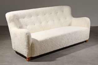 A. J. Iversen, Lounge Sofa in Schafsfell