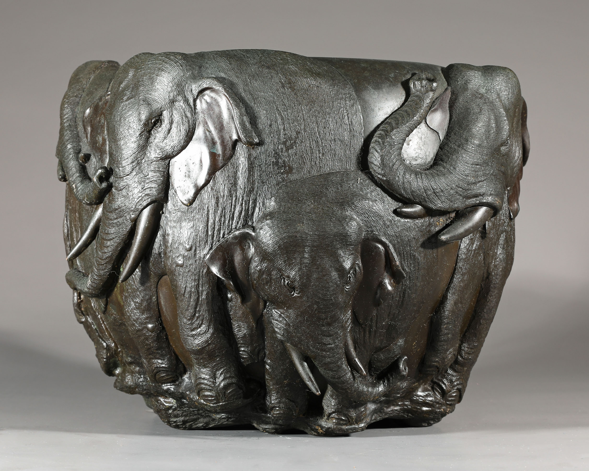 Genryûsai Seiya. Bronze cachepot with elephants. Meiji period, late 19th century - Image 3 of 7