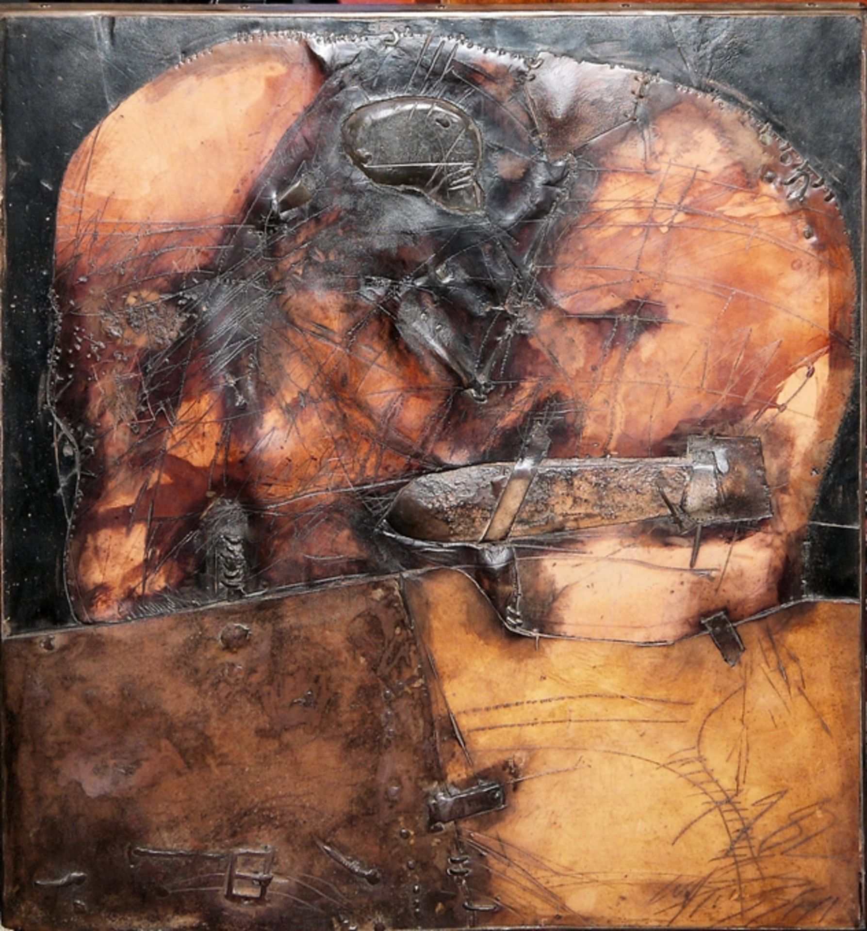 Wolfgang Bier, "Verschnürter, geschundener Kopf", großes Lederbild aus der Retrospektive Museum Wür