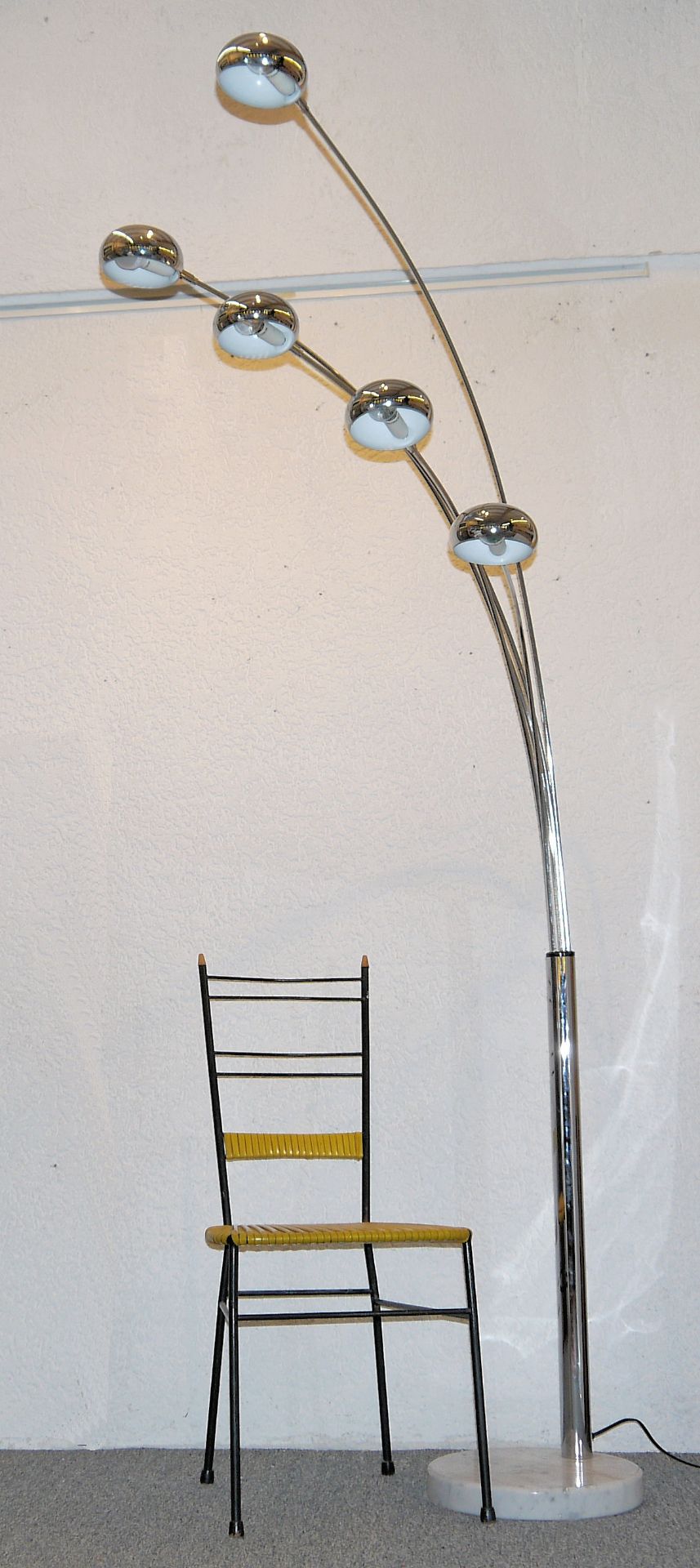 Retro floor lamp "five fingers" and "Spagetti" chair from the 1950s  - Image 2 of 2