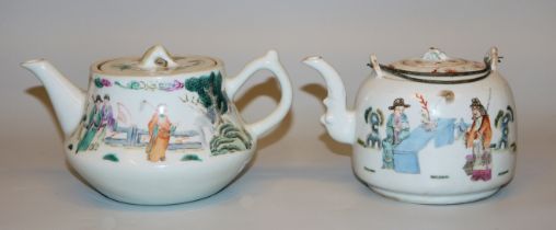 Zwei Porzellan-Teekannen der späten Qing-/Republik-Zeit, China um 1900