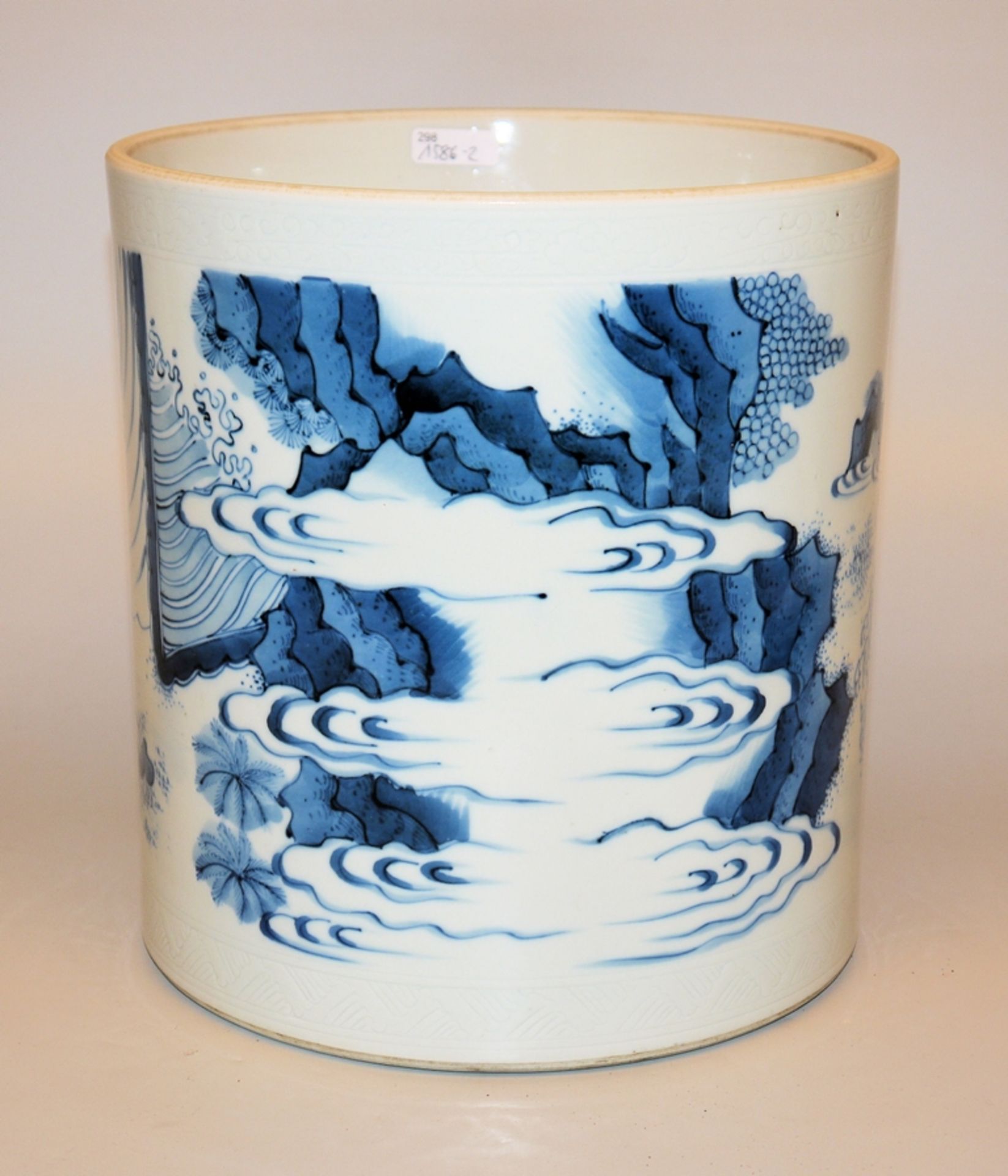 Large blue and white cylinder mug, late Qing period, China 19th century - Image 2 of 3